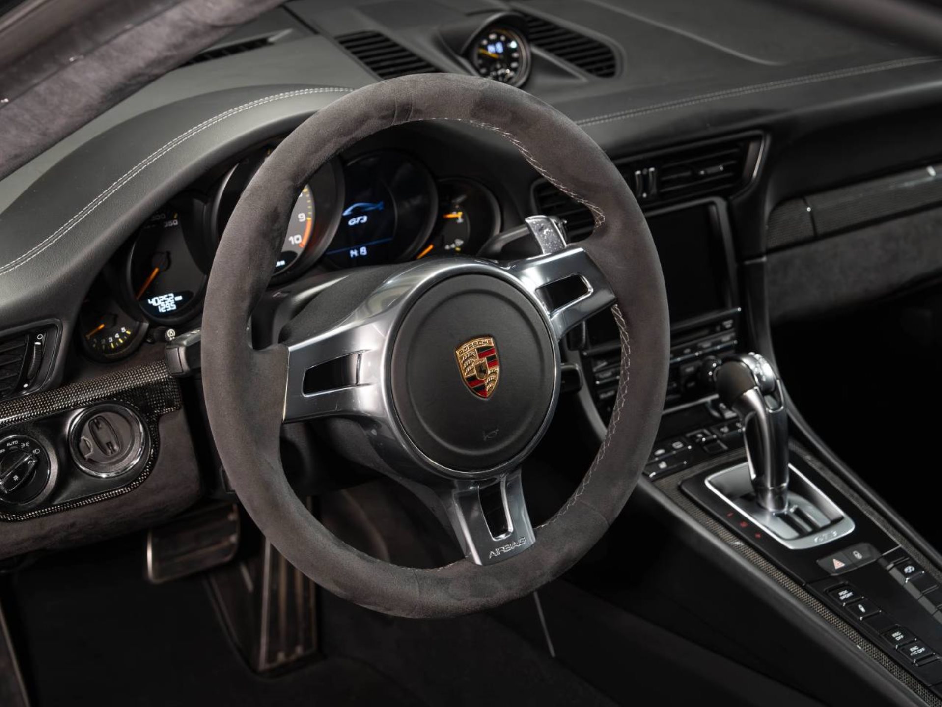 PORSCHE 911 GT3-showroom-element-3