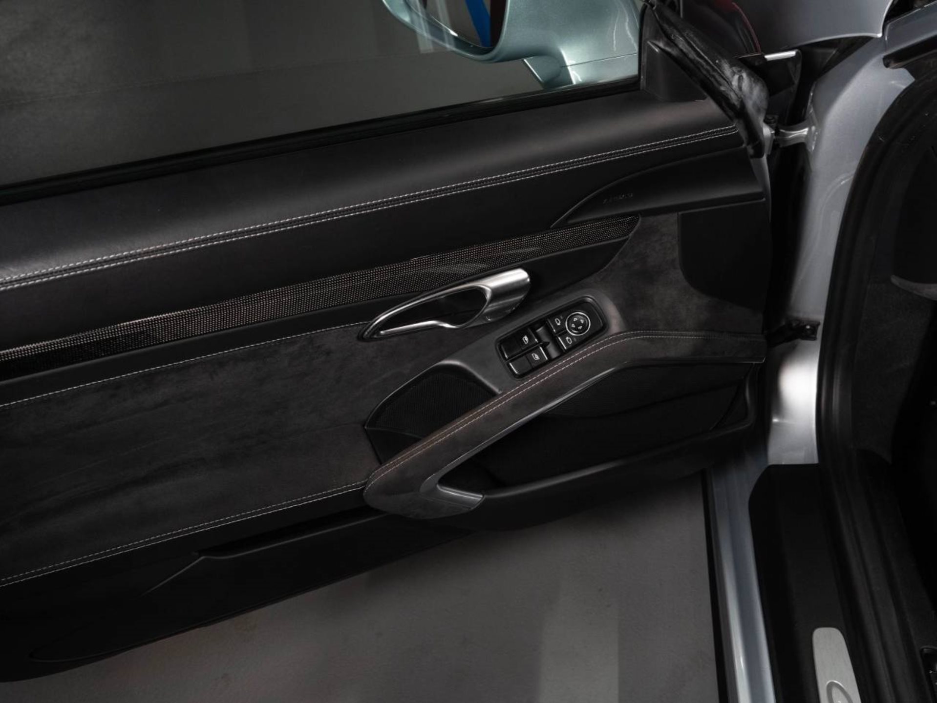 PORSCHE 911 GT3-image-19