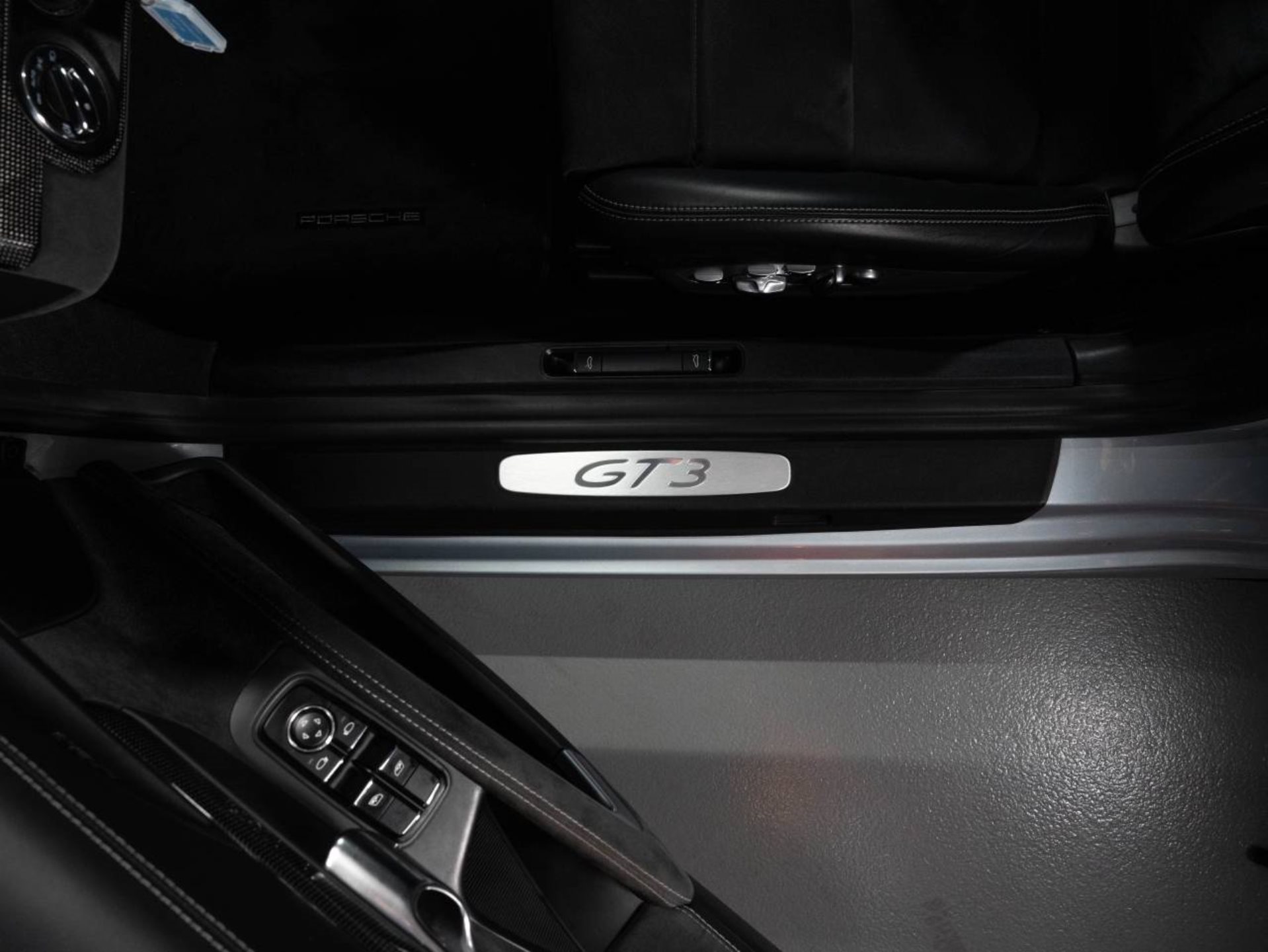 PORSCHE 911 GT3-image-22