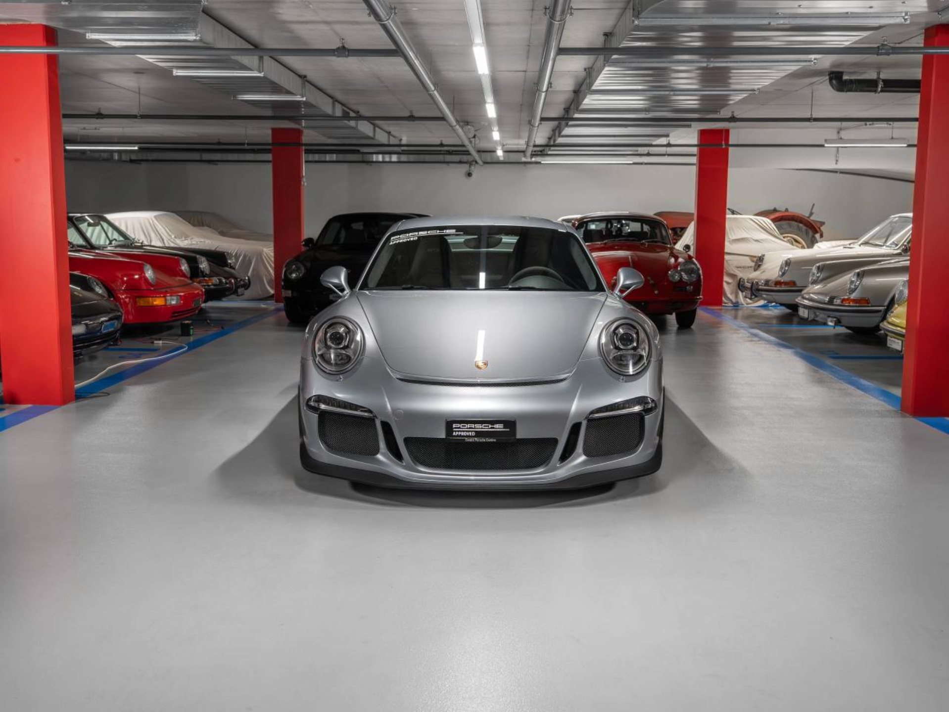 PORSCHE 911 GT3-showroom-element-1