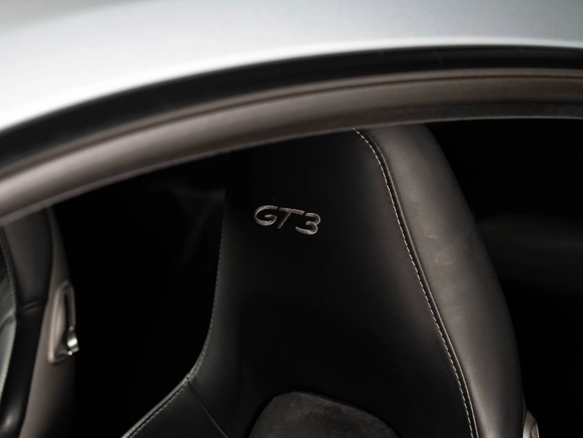 PORSCHE 911 GT3-image-17