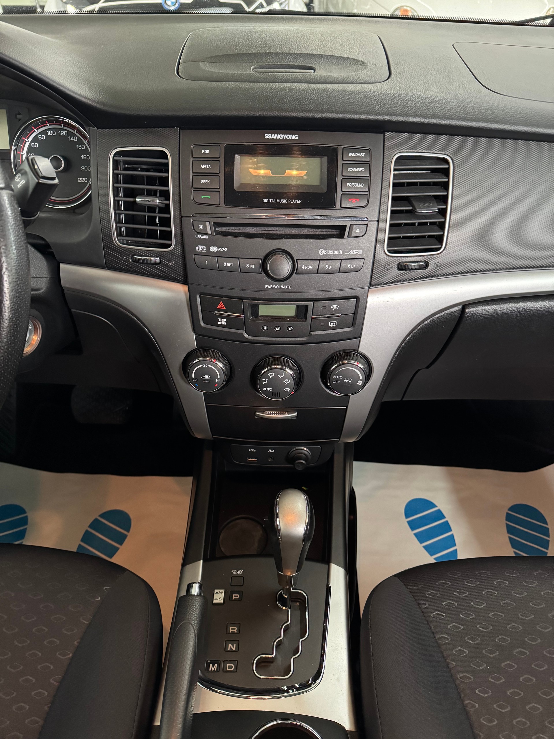 KGM-SsangYong Korando 2.0 e-XDI Quartz 4WD Automatic-image-13