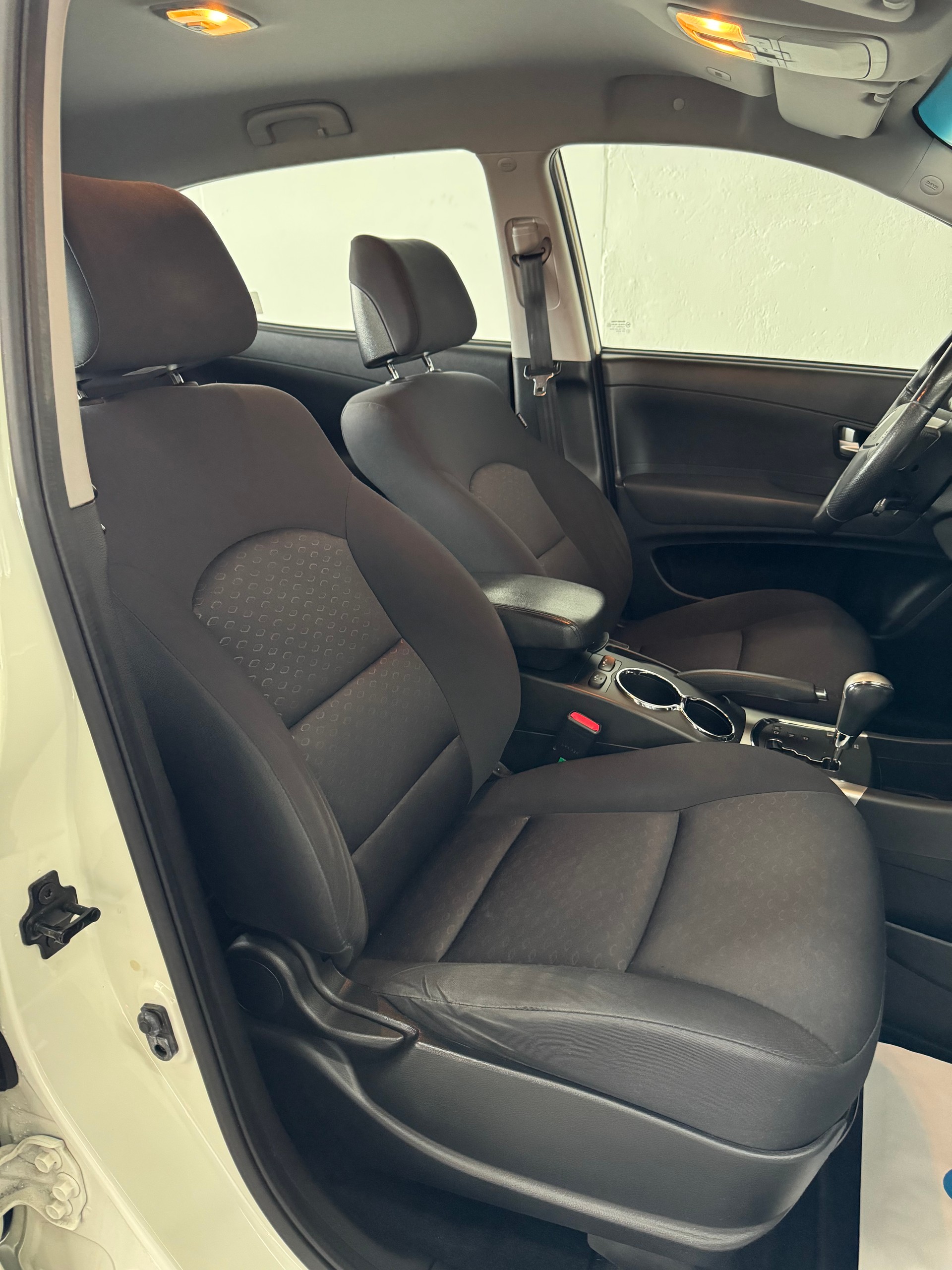 KGM-SsangYong Korando 2.0 e-XDI Quartz 4WD Automatic-image-16