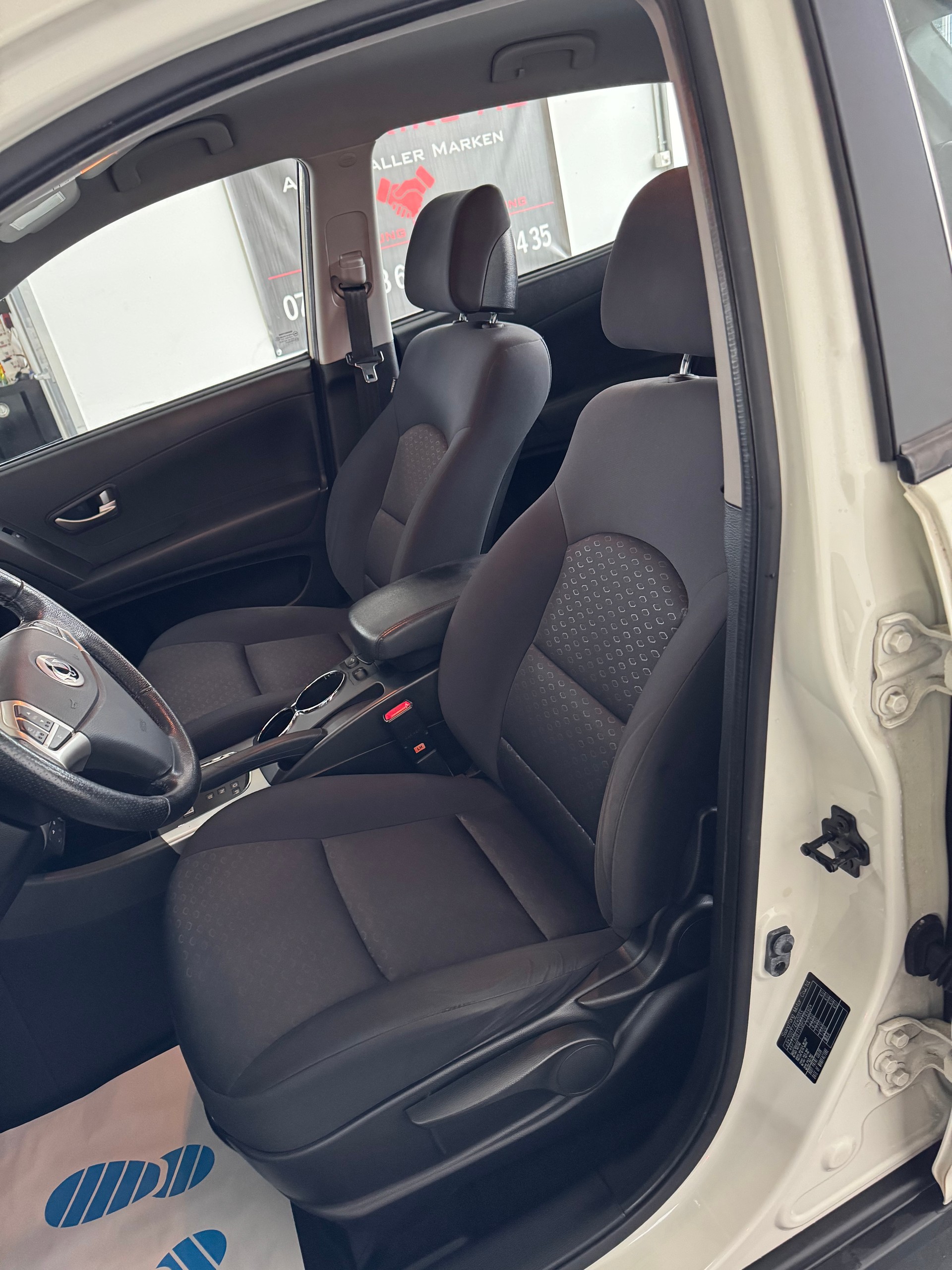 KGM-SsangYong Korando 2.0 e-XDI Quartz 4WD Automatic-image-11