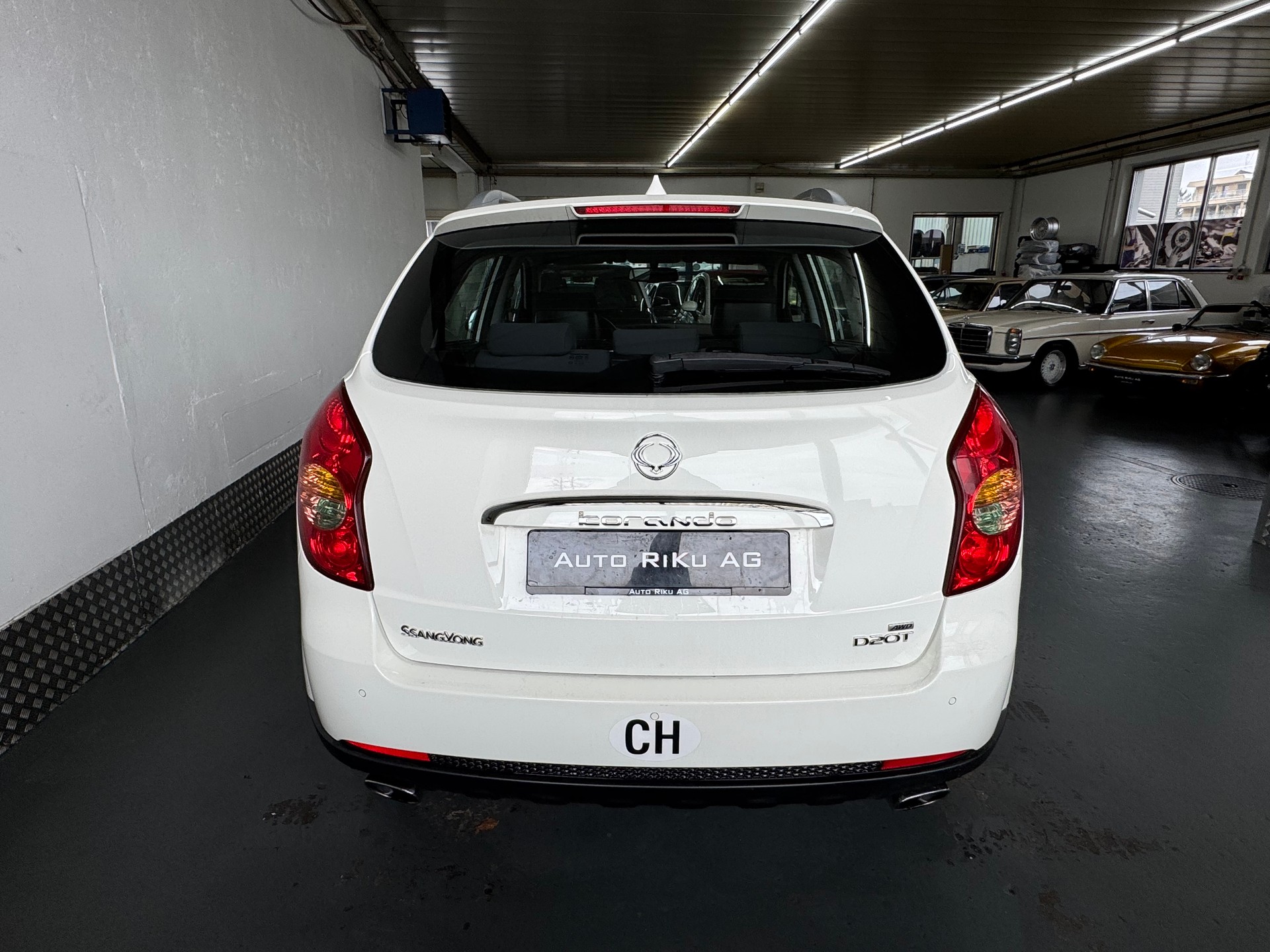KGM-SsangYong Korando 2.0 e-XDI Quartz 4WD Automatic-image-8