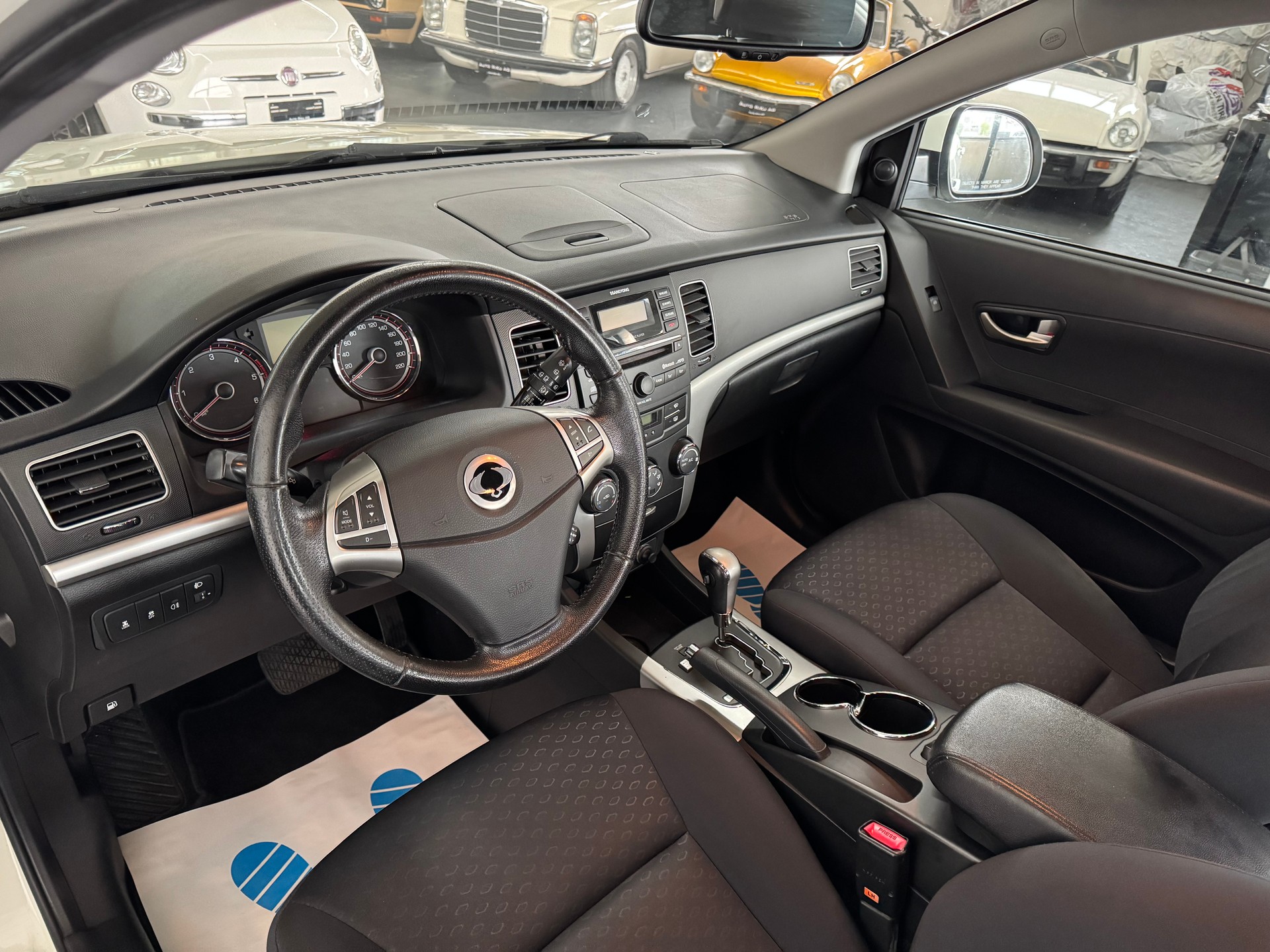 KGM-SsangYong Korando 2.0 e-XDI Quartz 4WD Automatic-image-10