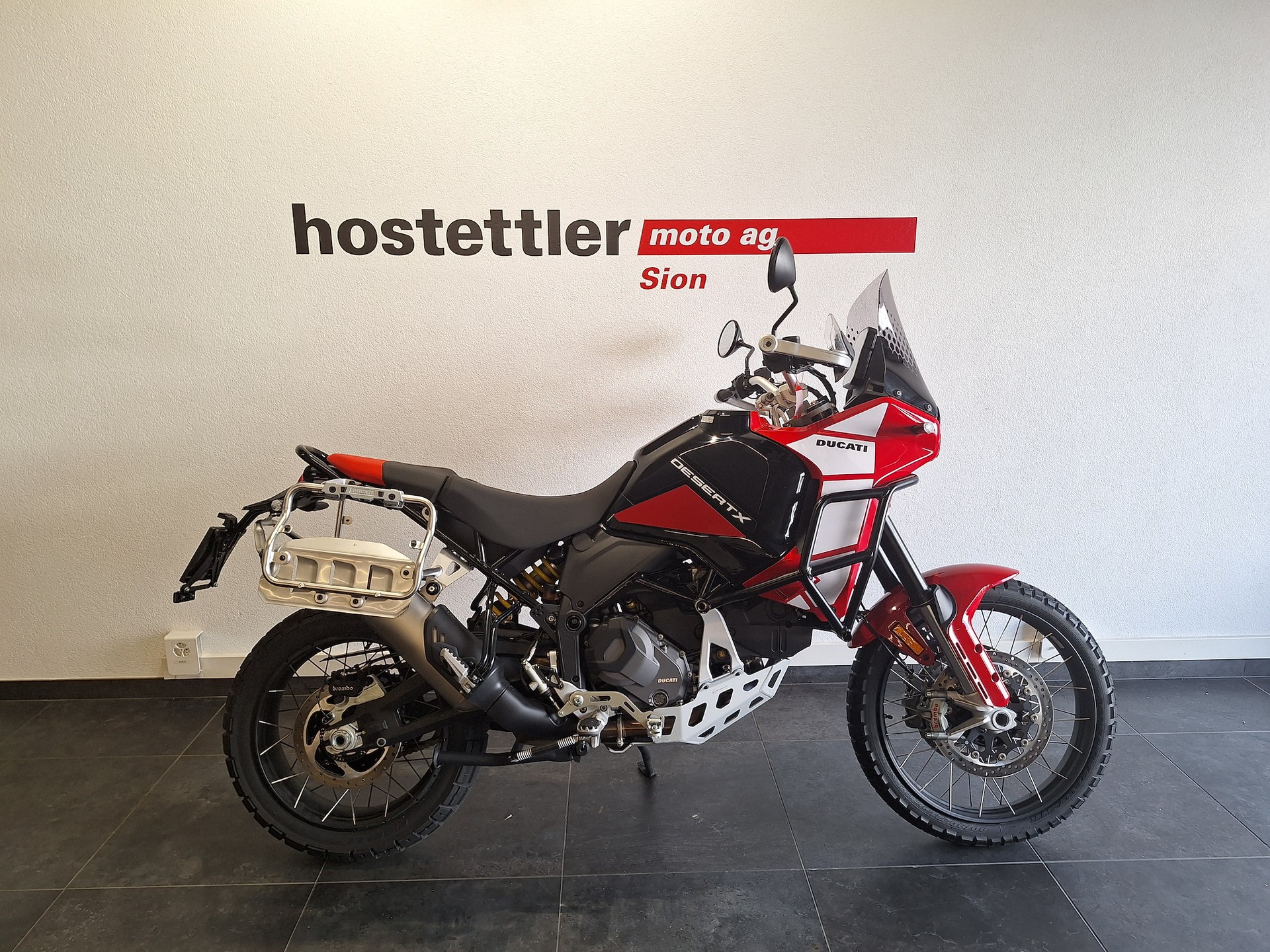 DUCATI Desert X Discovery-showroom-element-2