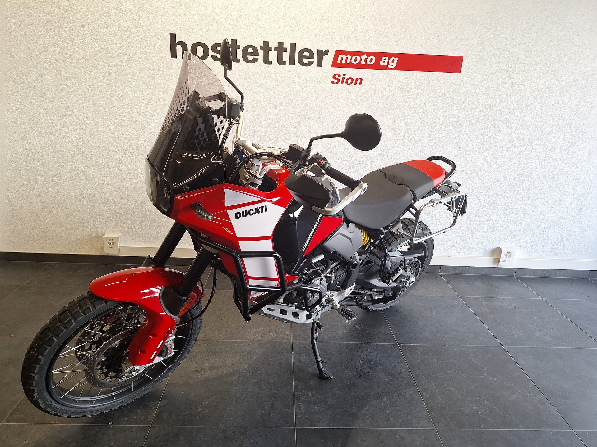 DUCATI Desert X Discovery-showroom-element-1
