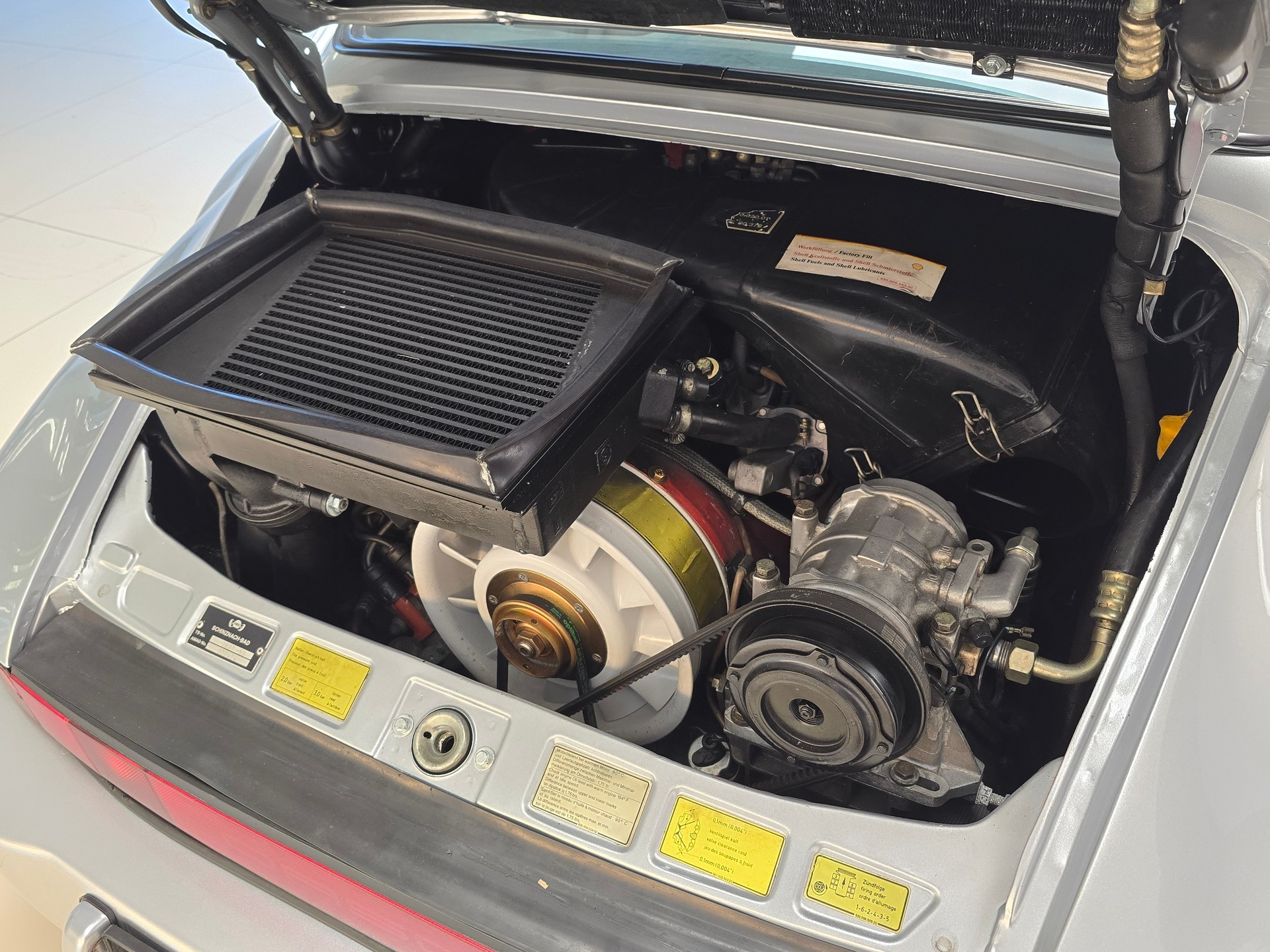 PORSCHE 911 Turbo 3.3 RINSPEED-image-15