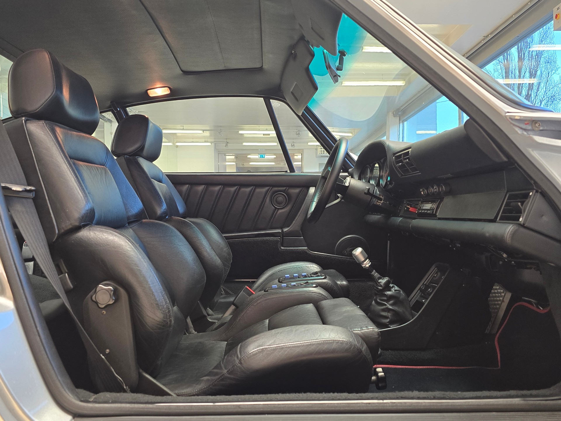 PORSCHE 911 Turbo 3.3 RINSPEED-image-11