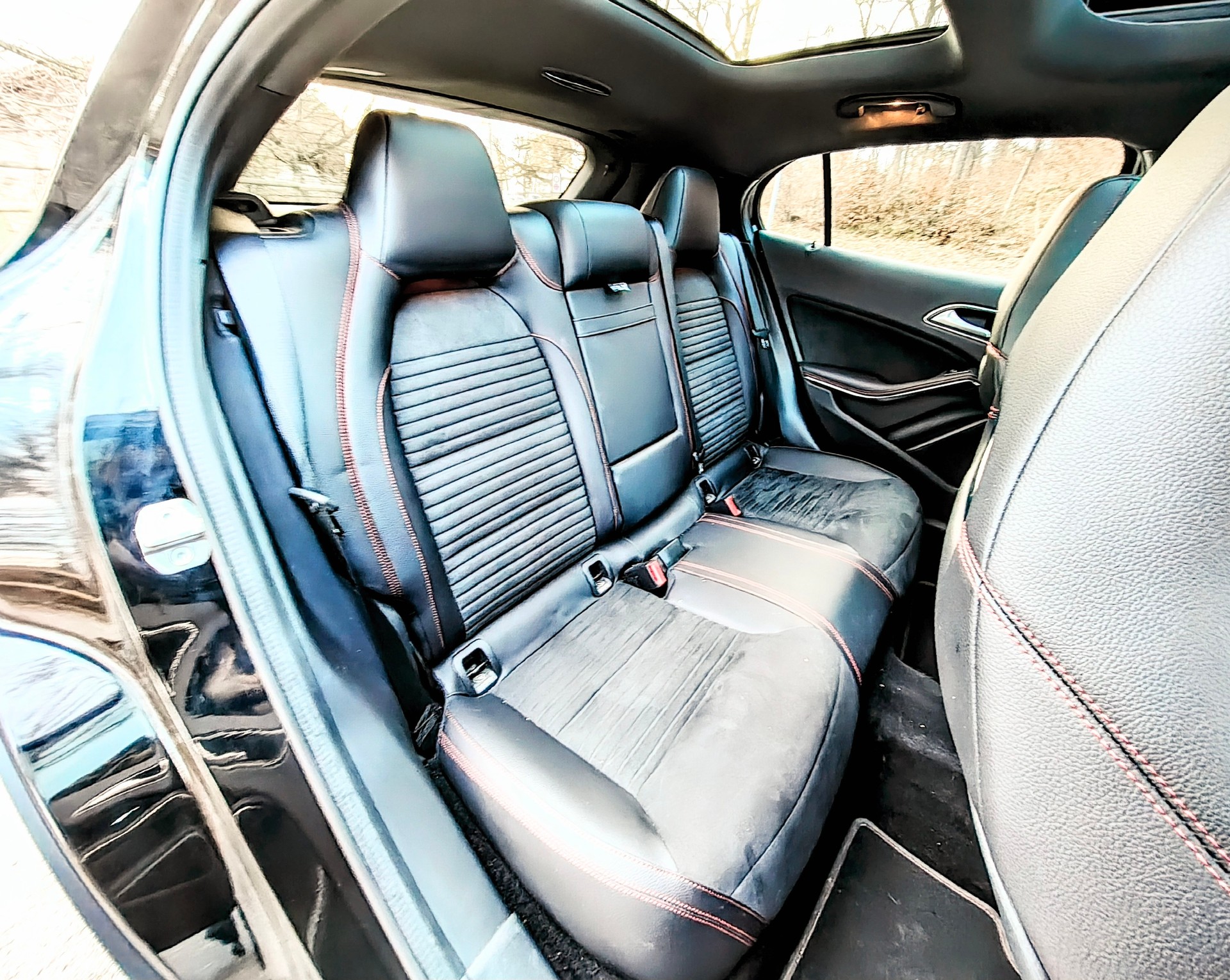 MERCEDES-BENZ GLA 200 CDI AMG Line 4Matic 7G-DCT-image-4