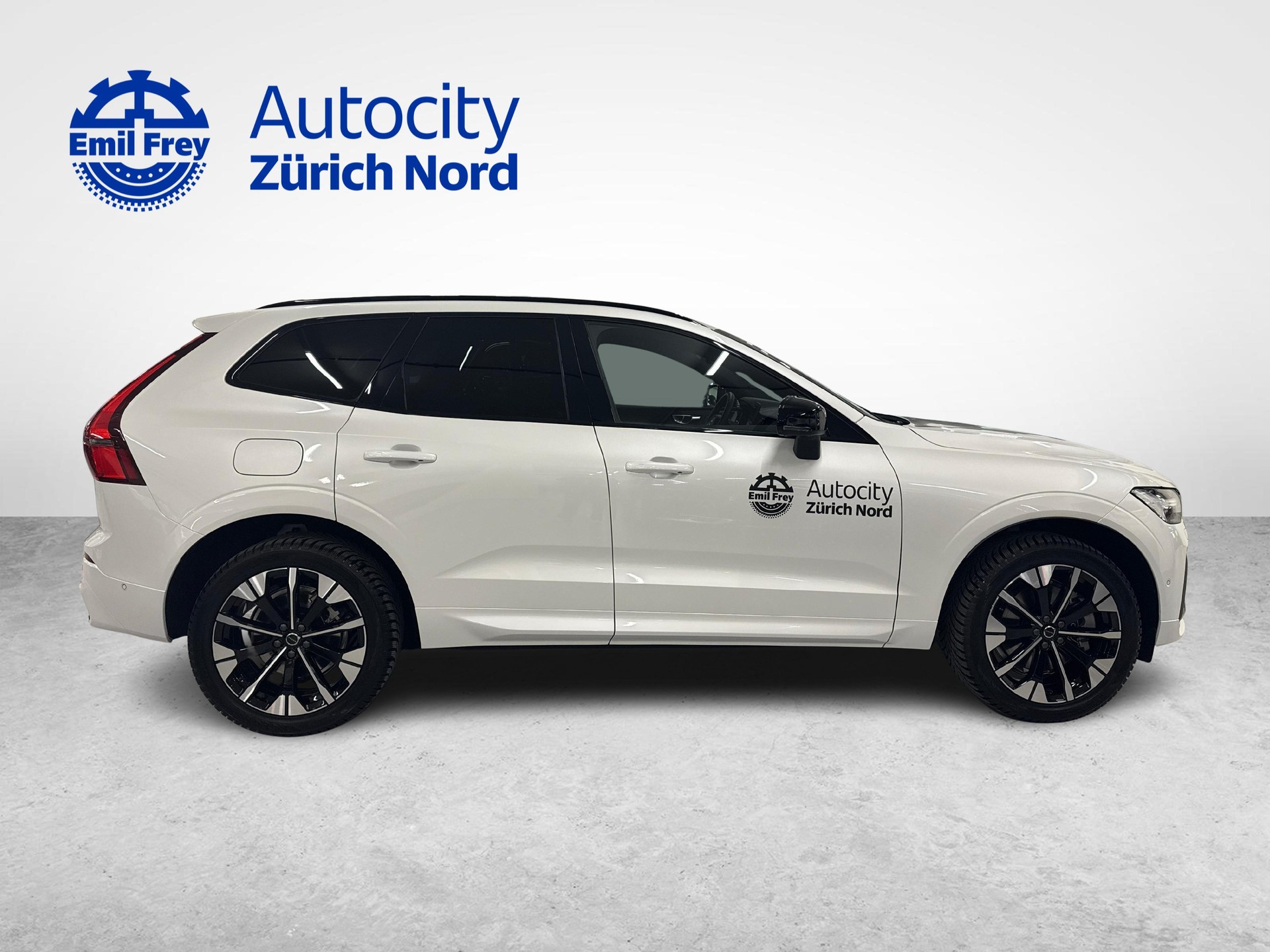 VOLVO XC60 2.0 T6 TE Black Edition eAWD-image-5