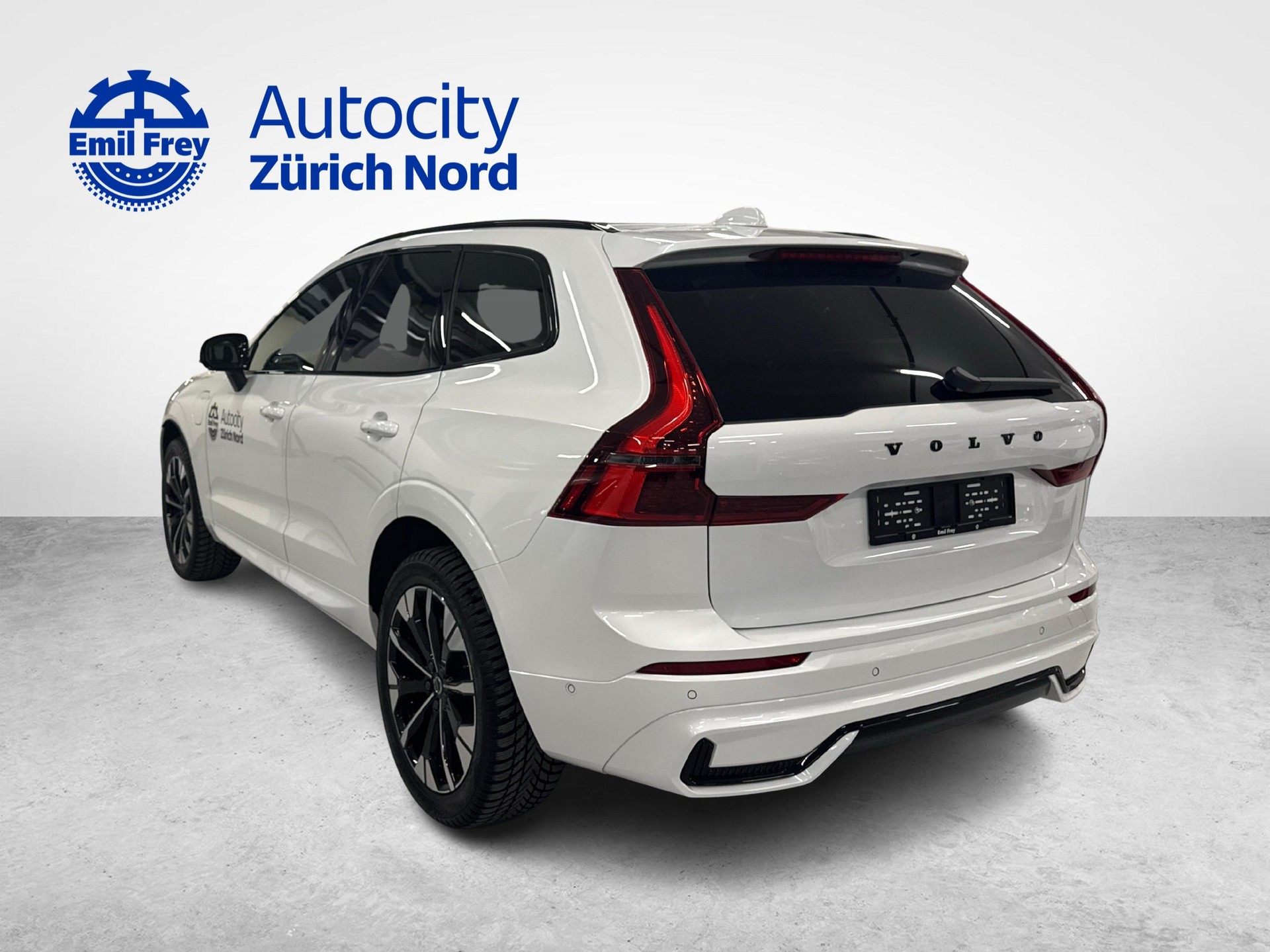 VOLVO XC60 2.0 T6 TE Black Edition eAWD-image-2