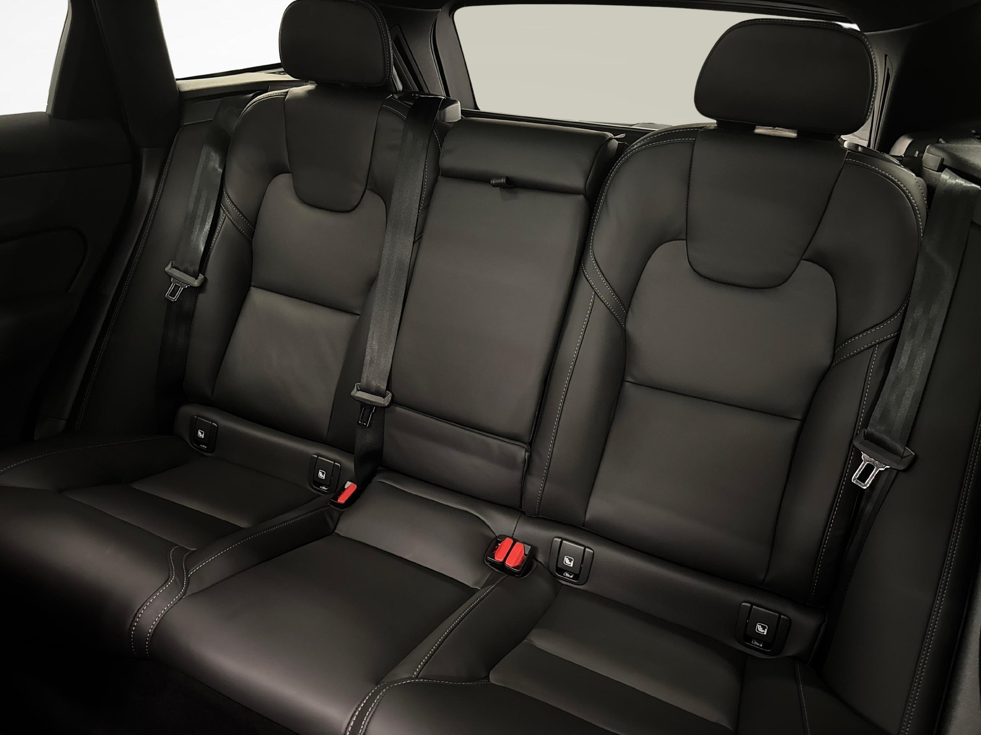 VOLVO XC60 2.0 T6 TE Black Edition eAWD-image-10