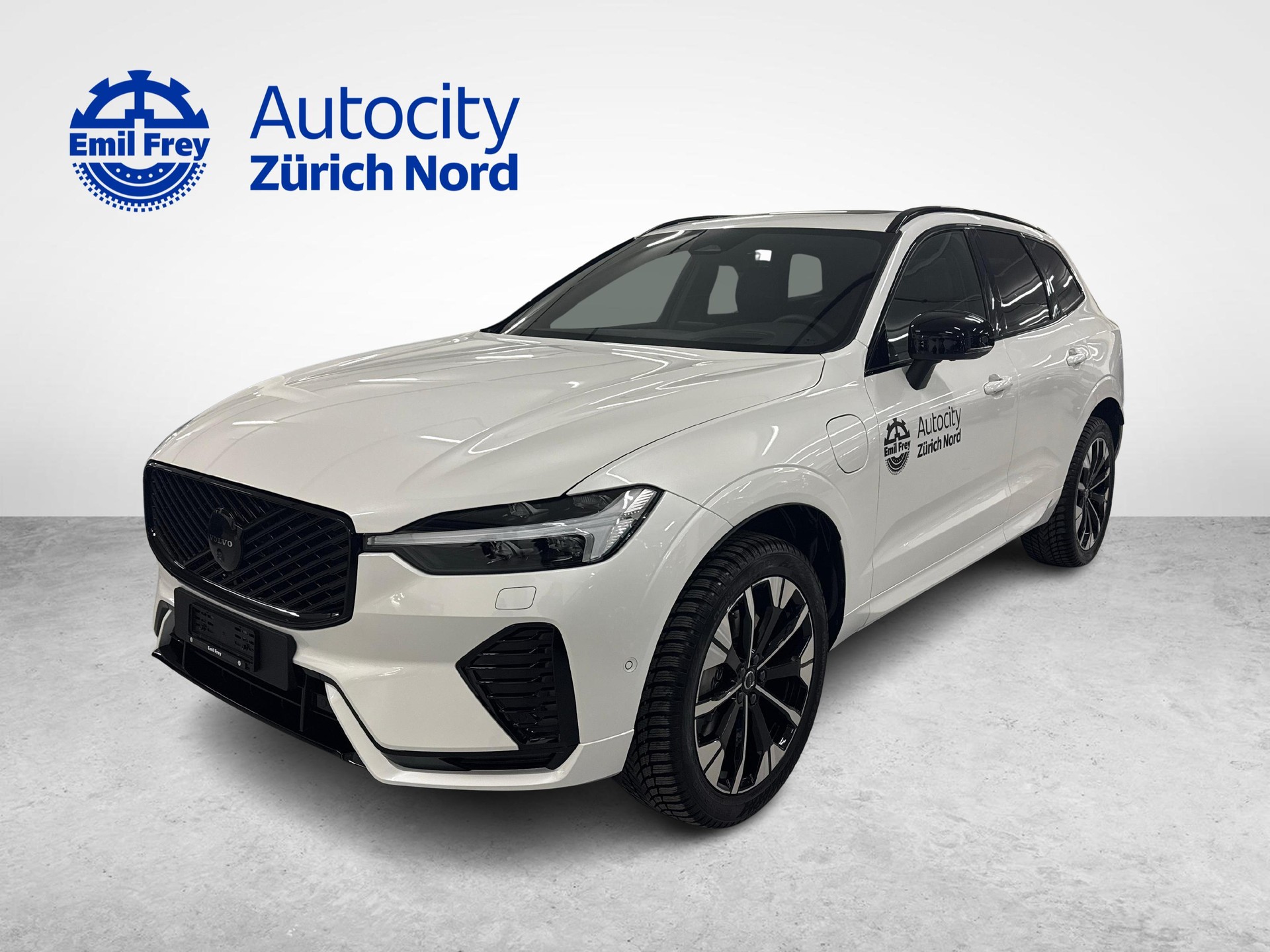 VOLVO XC60 2.0 T6 TE Black Edition eAWD-image-0
