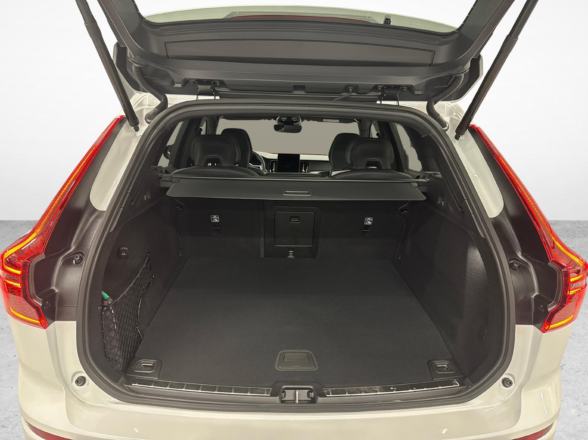 VOLVO XC60 2.0 T6 TE Black Edition eAWD-image-11