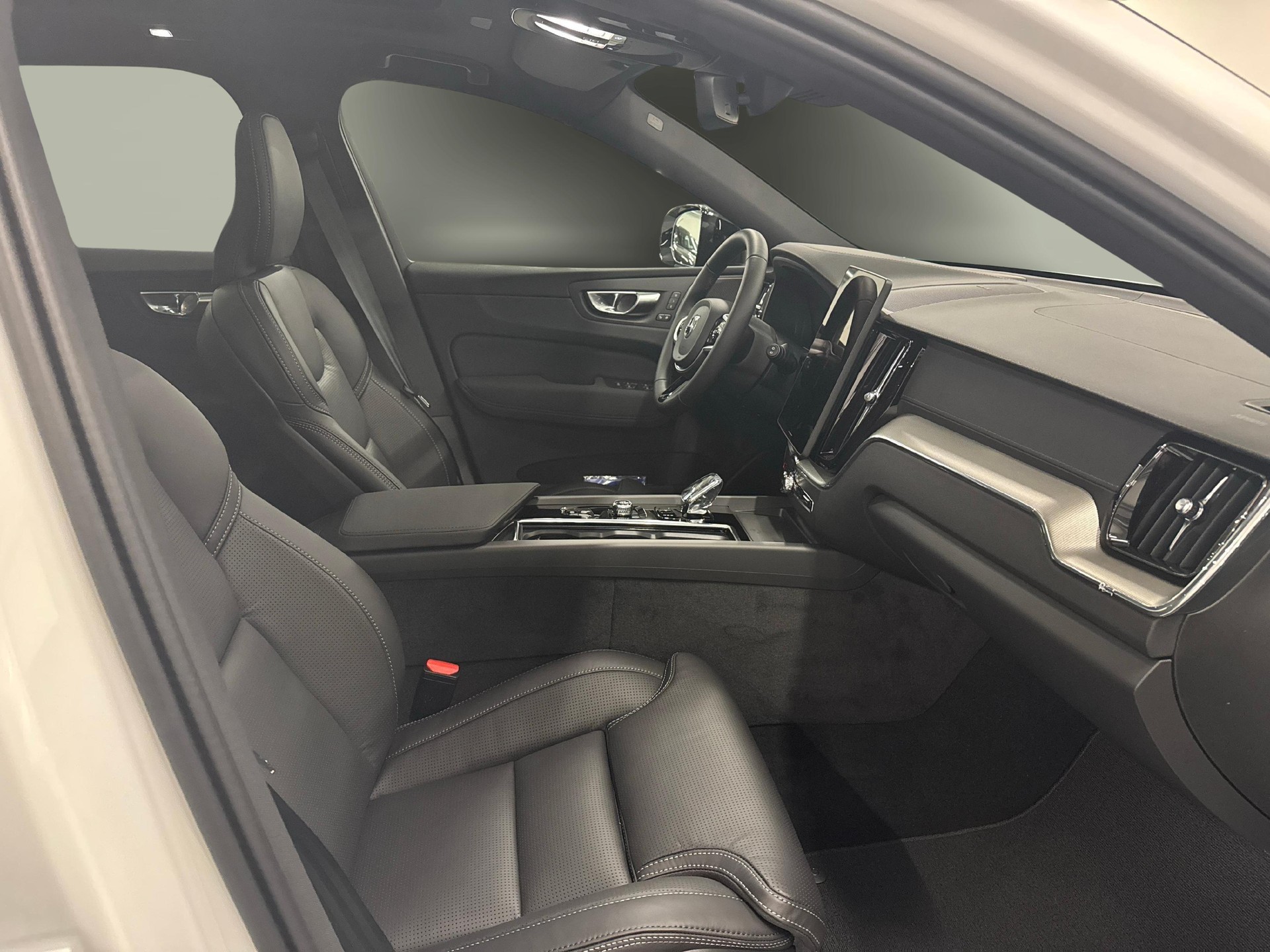 VOLVO XC60 2.0 T6 TE Black Edition eAWD-image-9