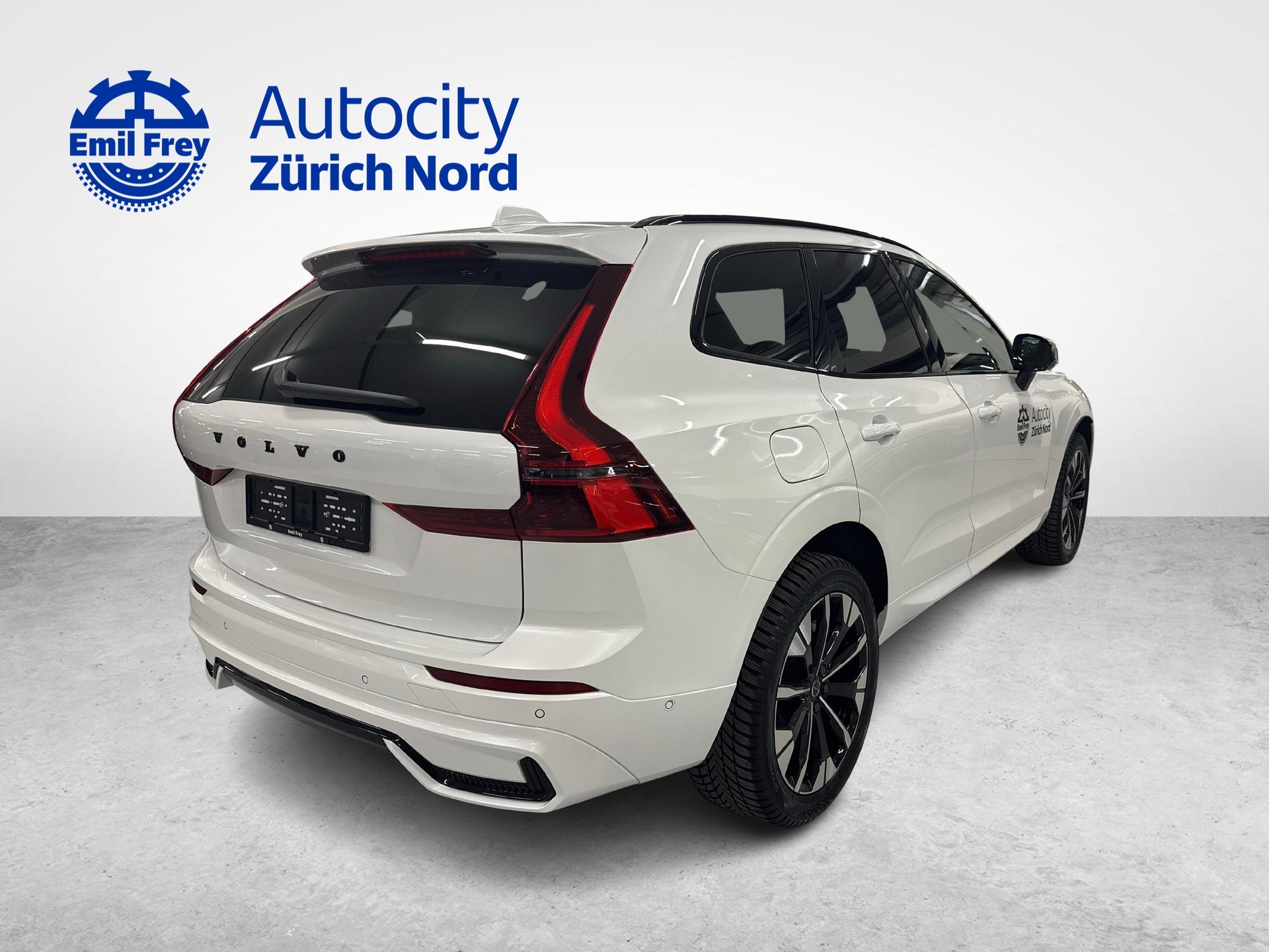 VOLVO XC60 2.0 T6 TE Black Edition eAWD-image-4