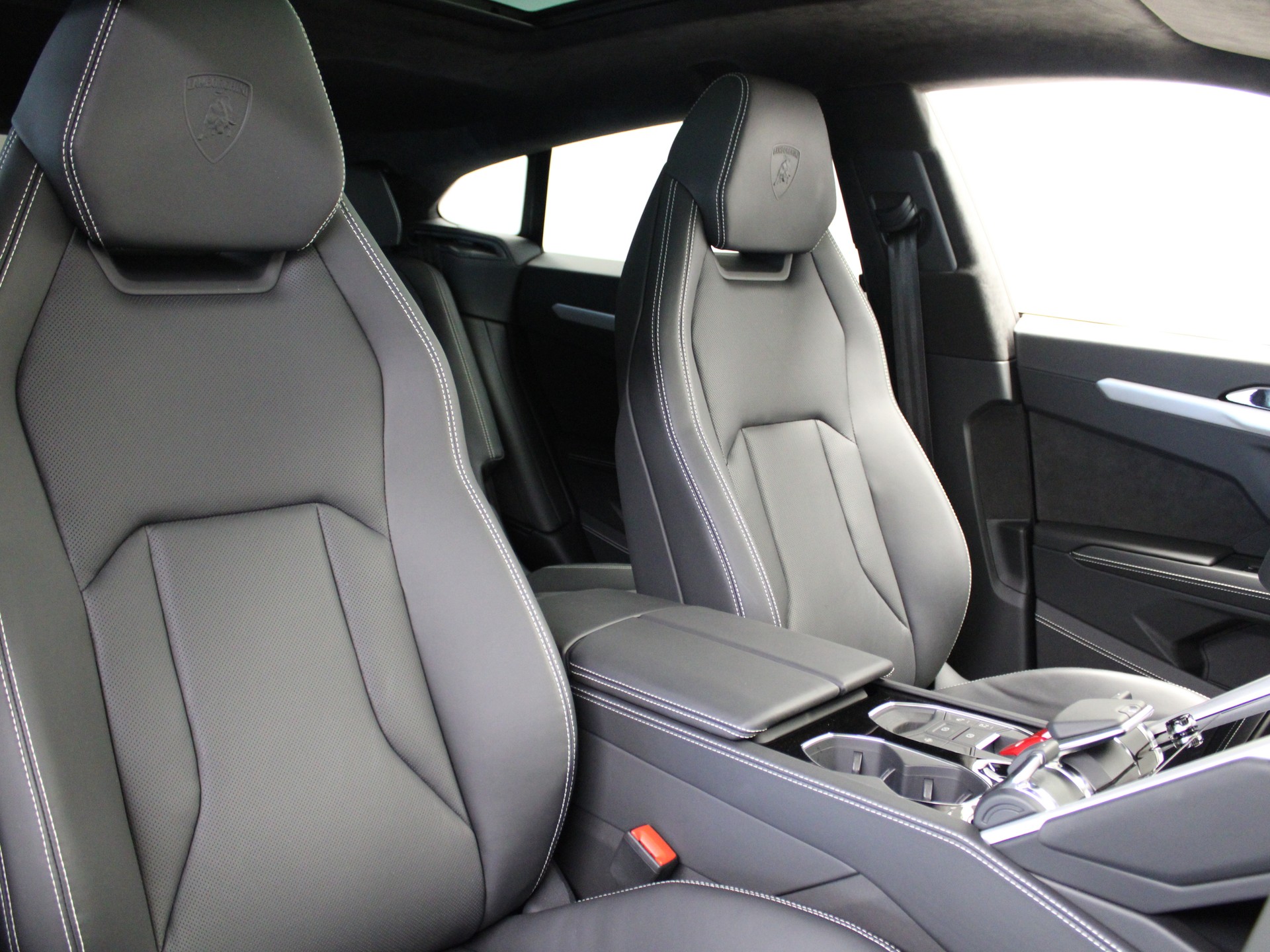 LAMBORGHINI Urus S-image-6