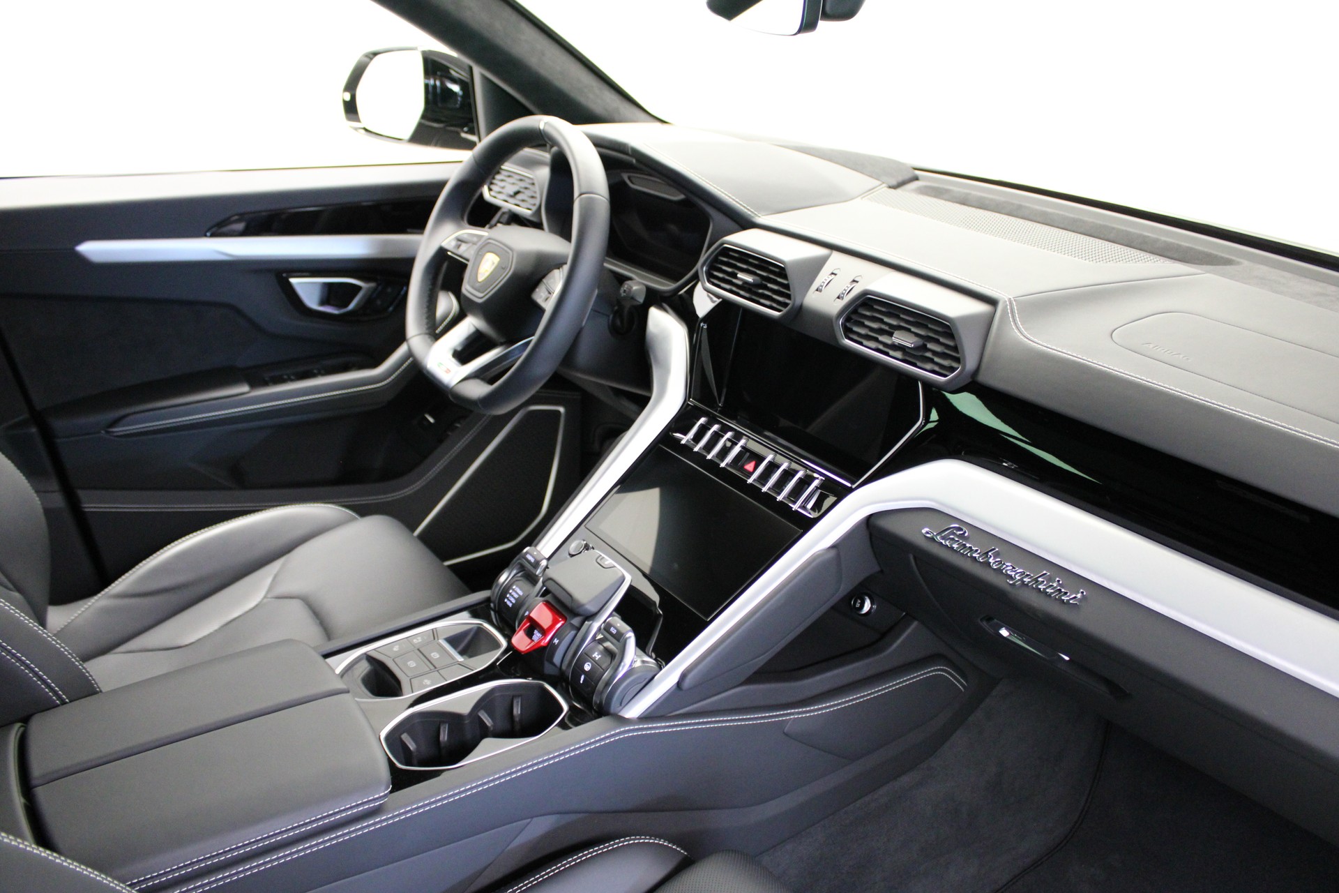 LAMBORGHINI Urus S-image-5