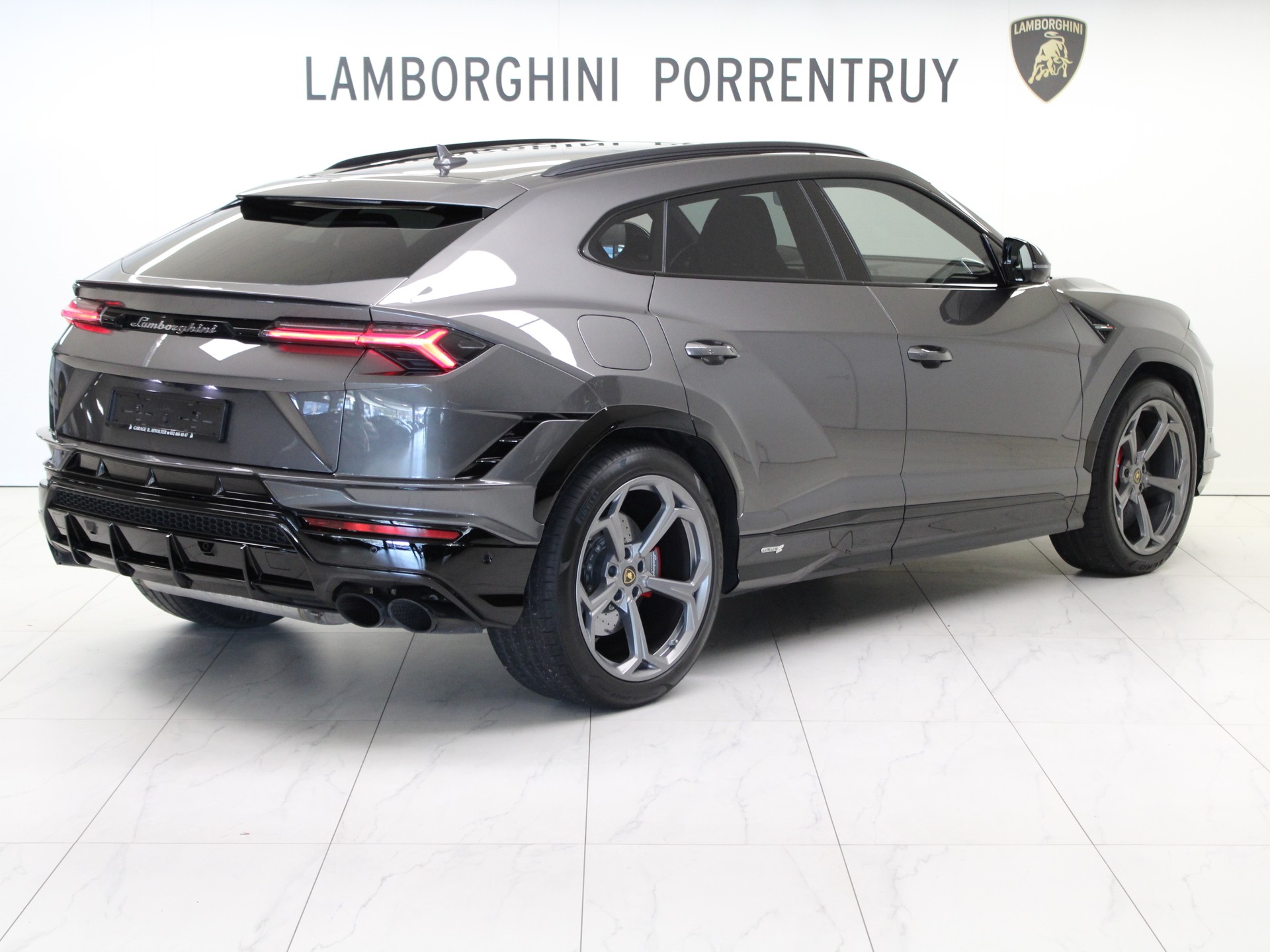 LAMBORGHINI Urus S-image-2