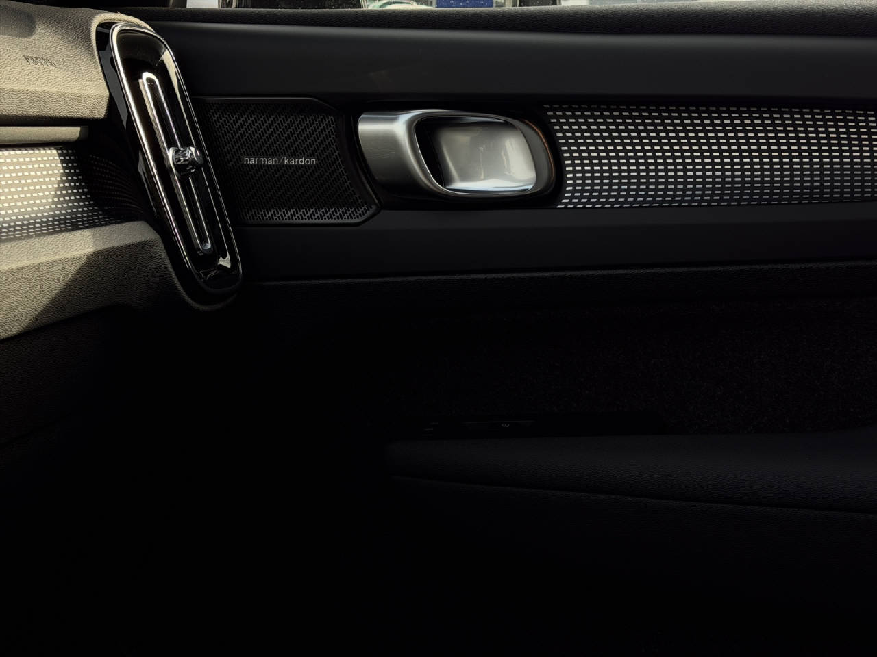 VOLVO EX40 Twin Performance Ultra AWD .-image-9