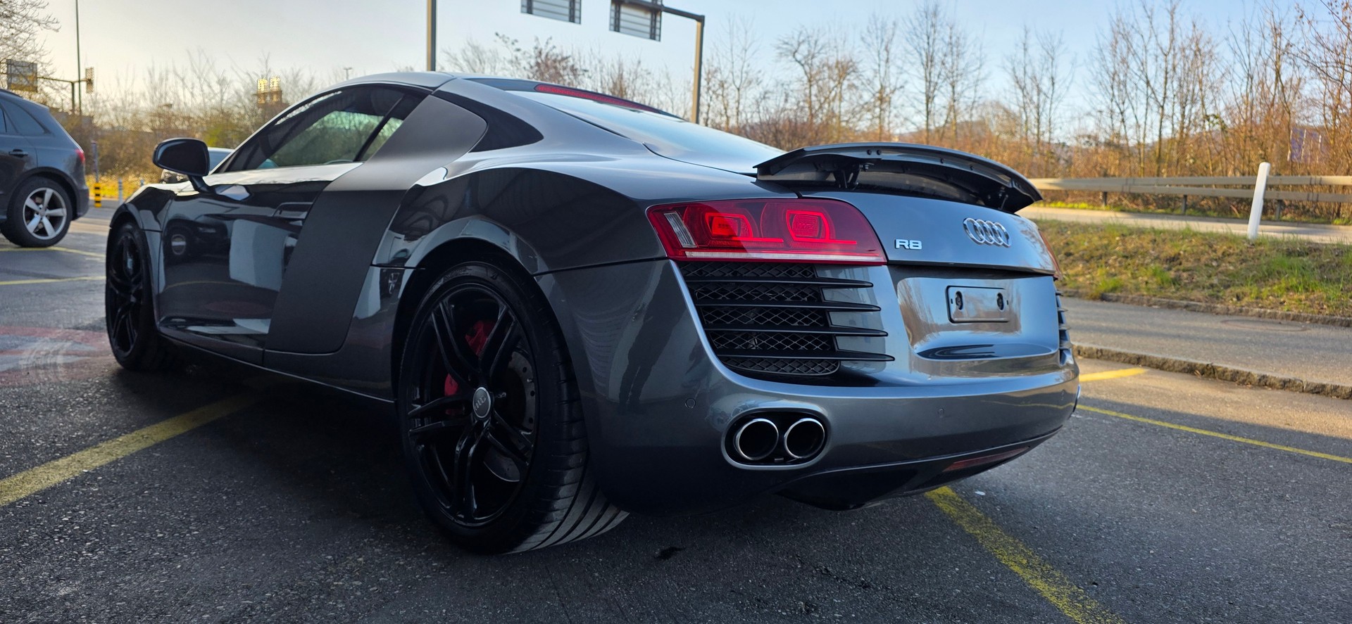 AUDI R8 Coupé 4.2-image-5