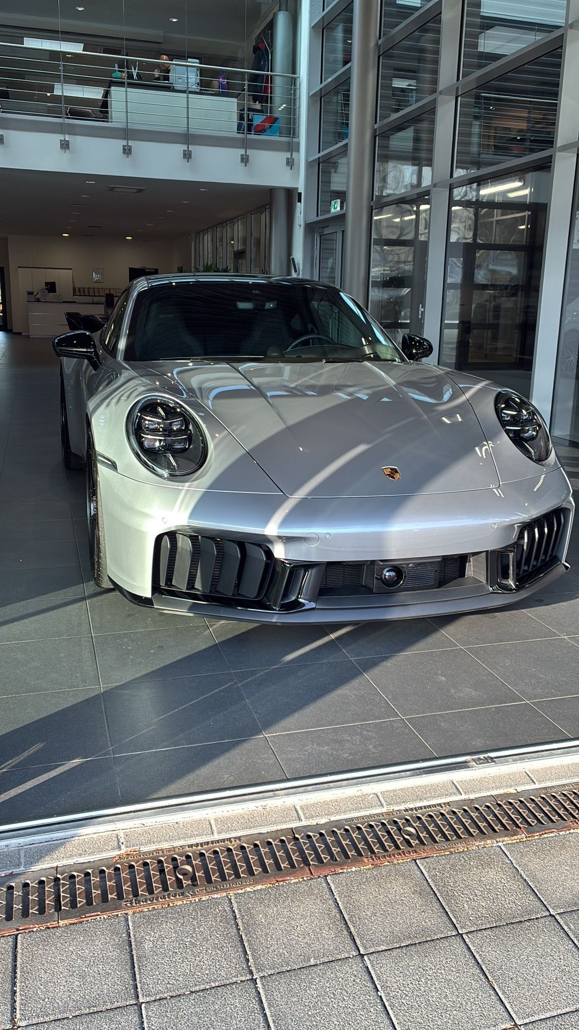 PORSCHE 4 GTS-image-0