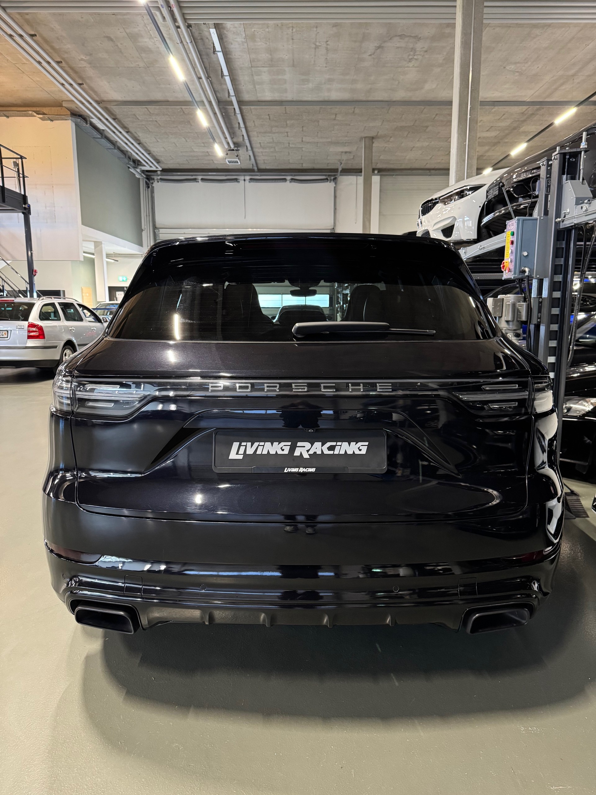 PORSCHE Cayenne E-Hybrid-image-3