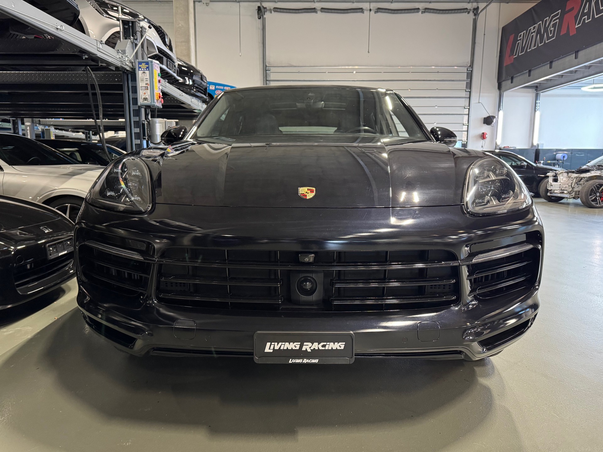 PORSCHE Cayenne E-Hybrid-image-4