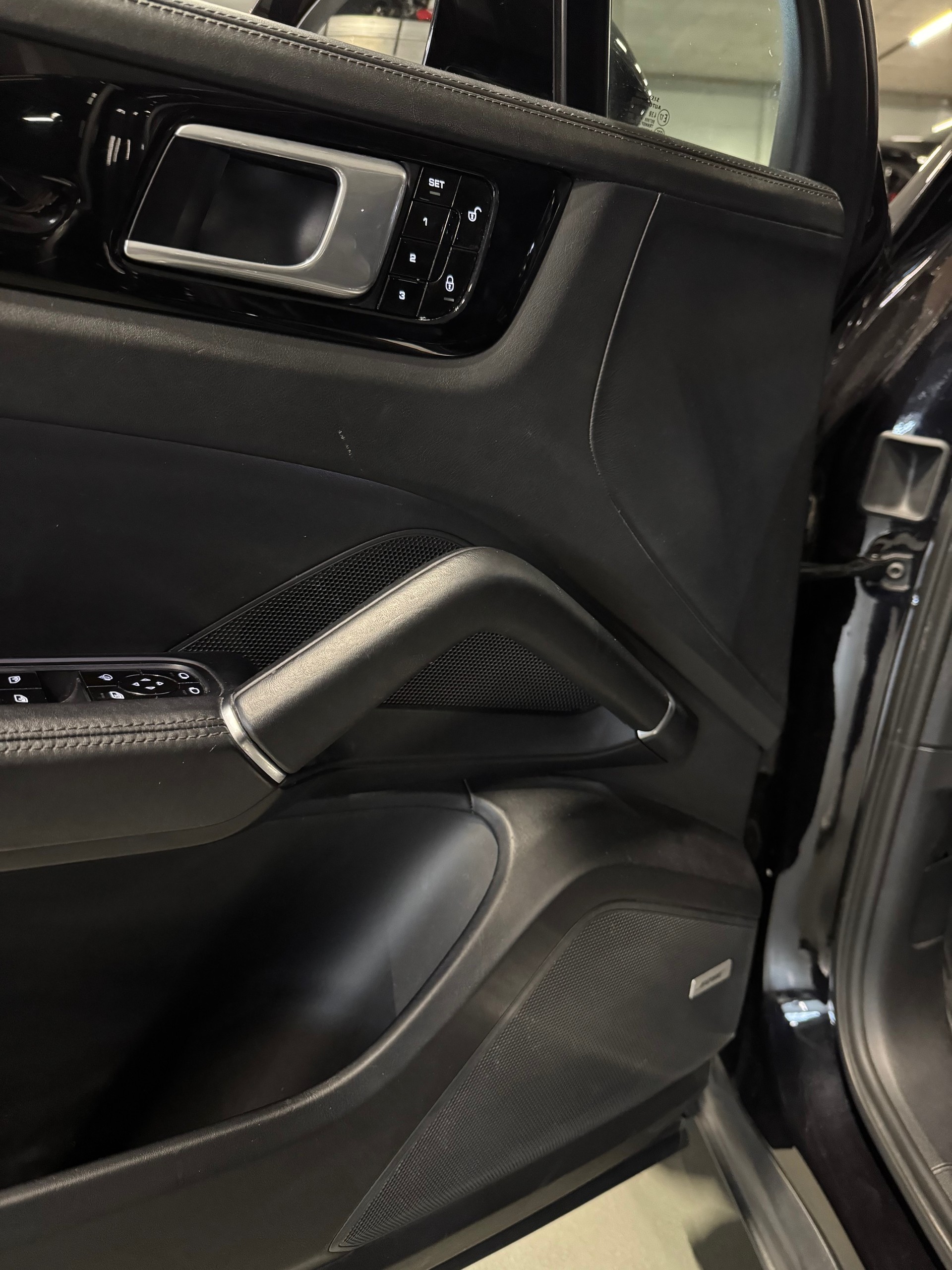 PORSCHE Cayenne E-Hybrid-image-12