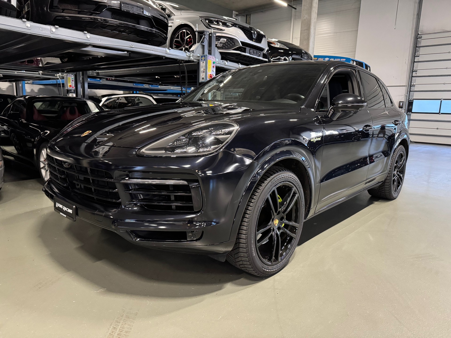 PORSCHE Cayenne E-Hybrid-image-1