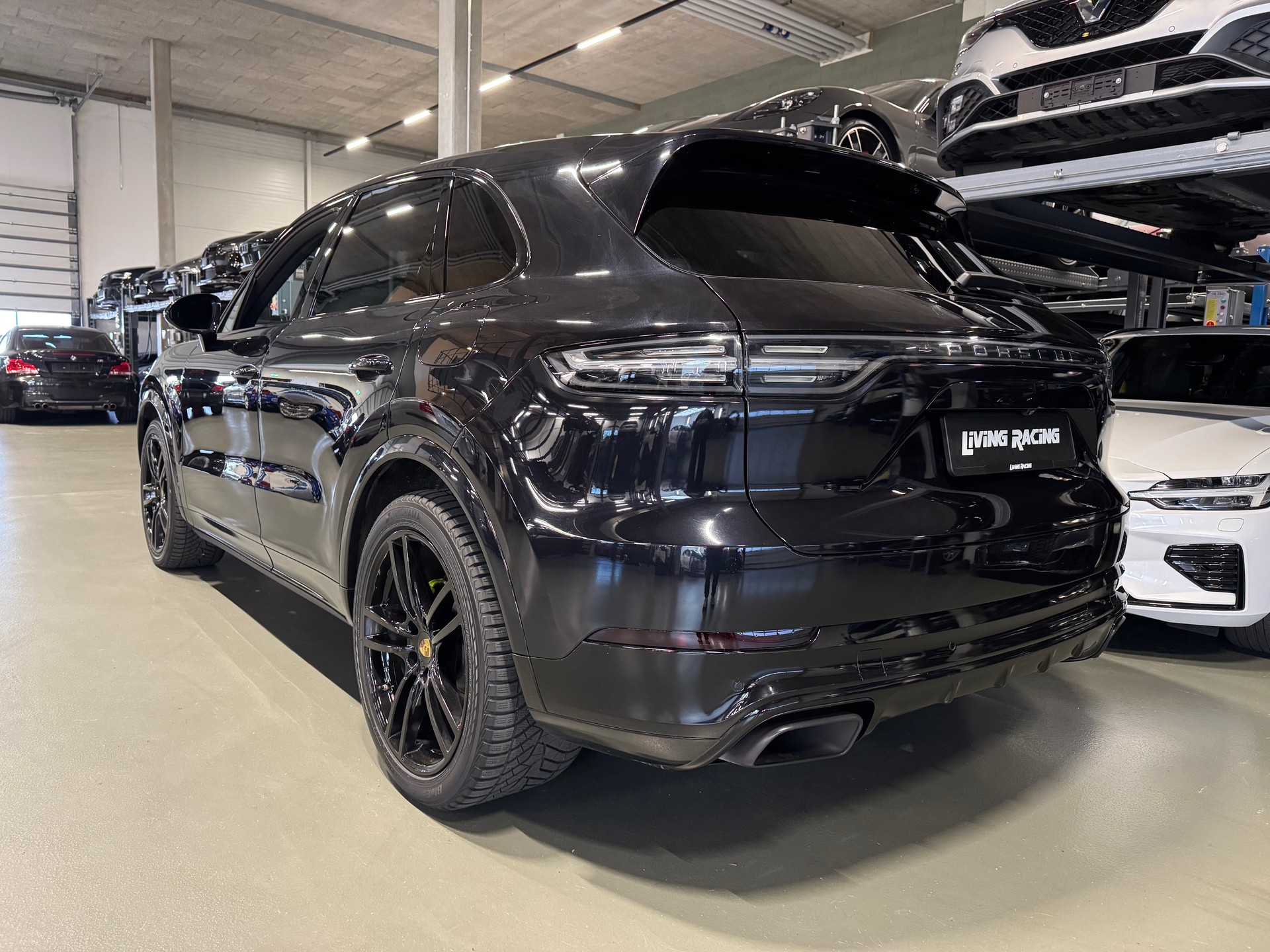 PORSCHE Cayenne E-Hybrid-image-2