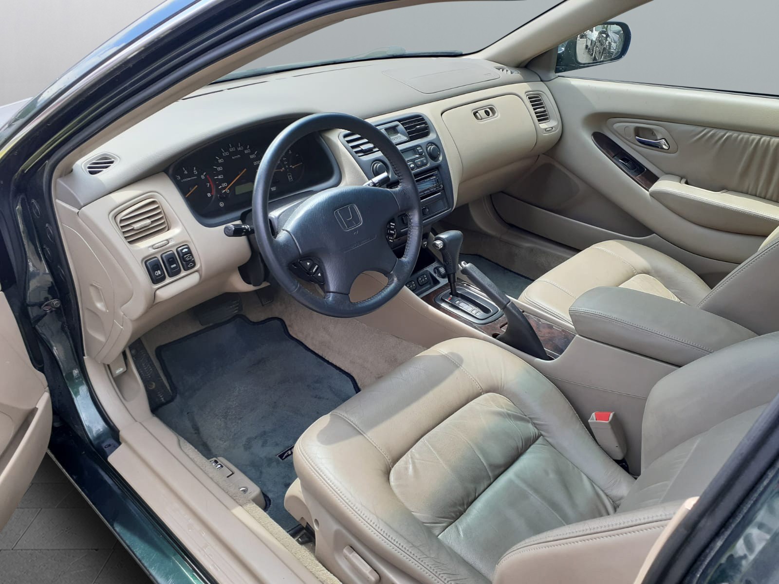 HONDA Accord Coupé V6 3.0i VTEC-image-4