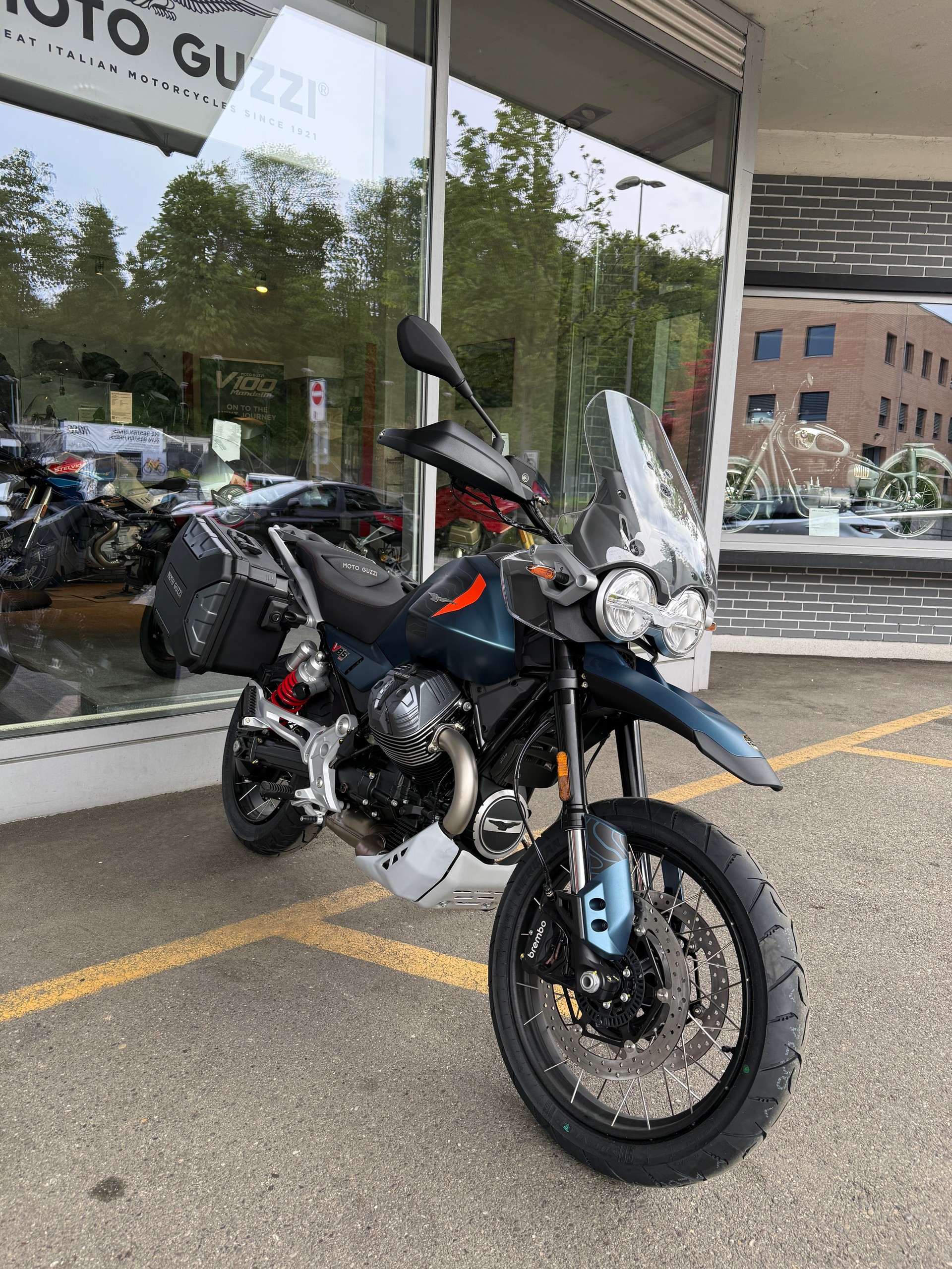 MOTO GUZZI V85 TT Travel E5+-showroom-element-3