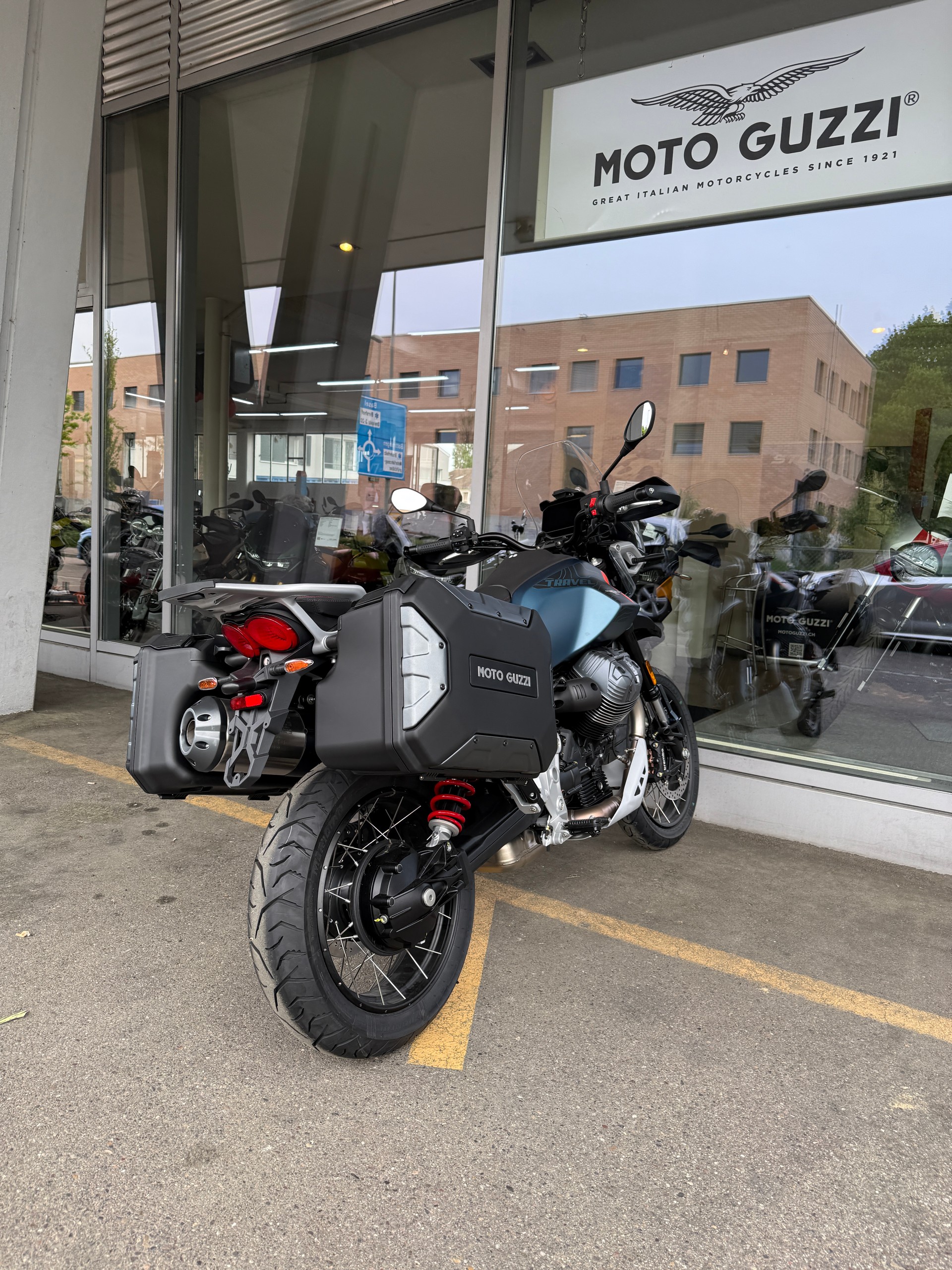 MOTO GUZZI V85 TT Travel E5+-image-12