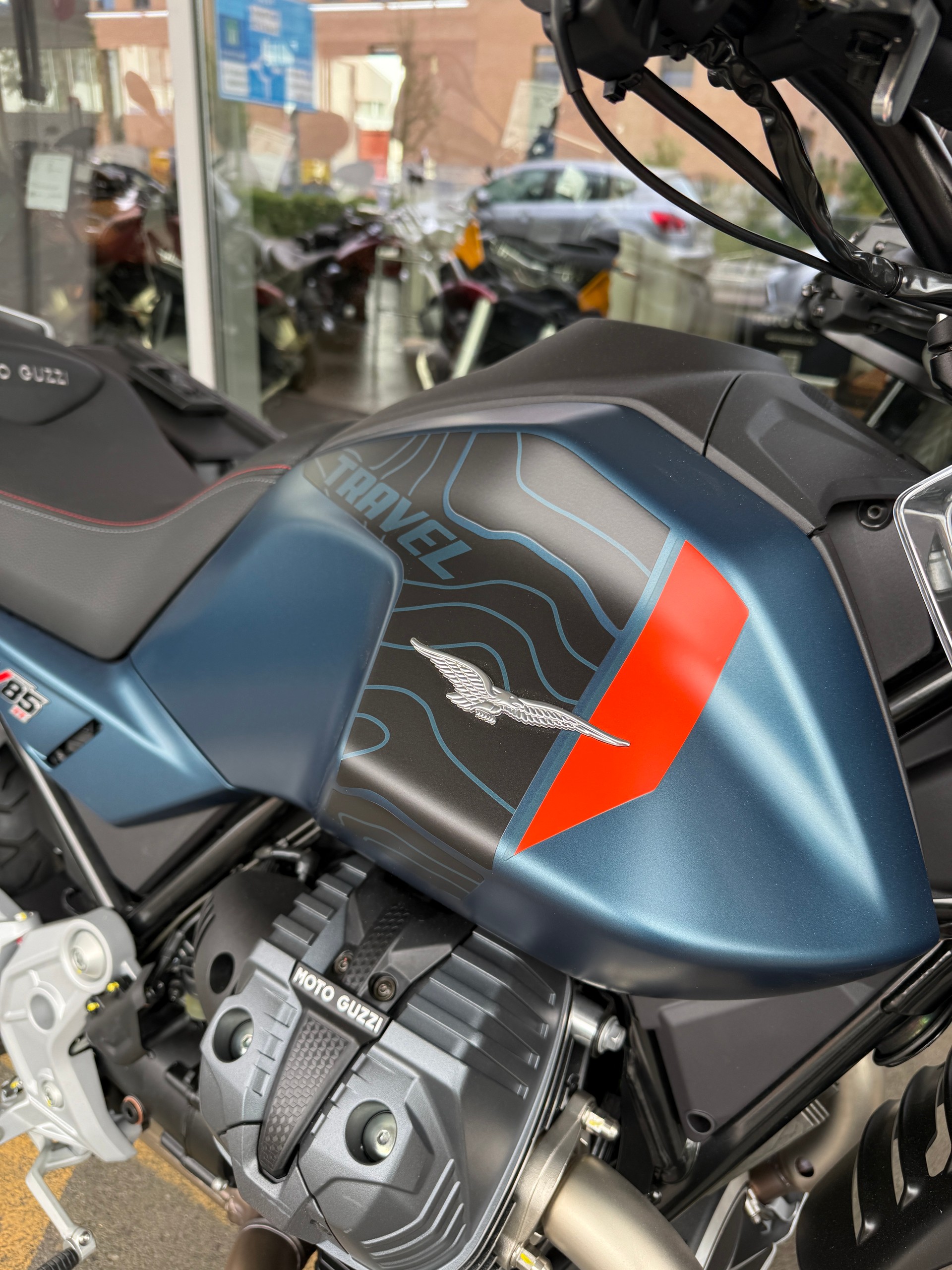 MOTO GUZZI V85 TT Travel E5+-showroom-element-2