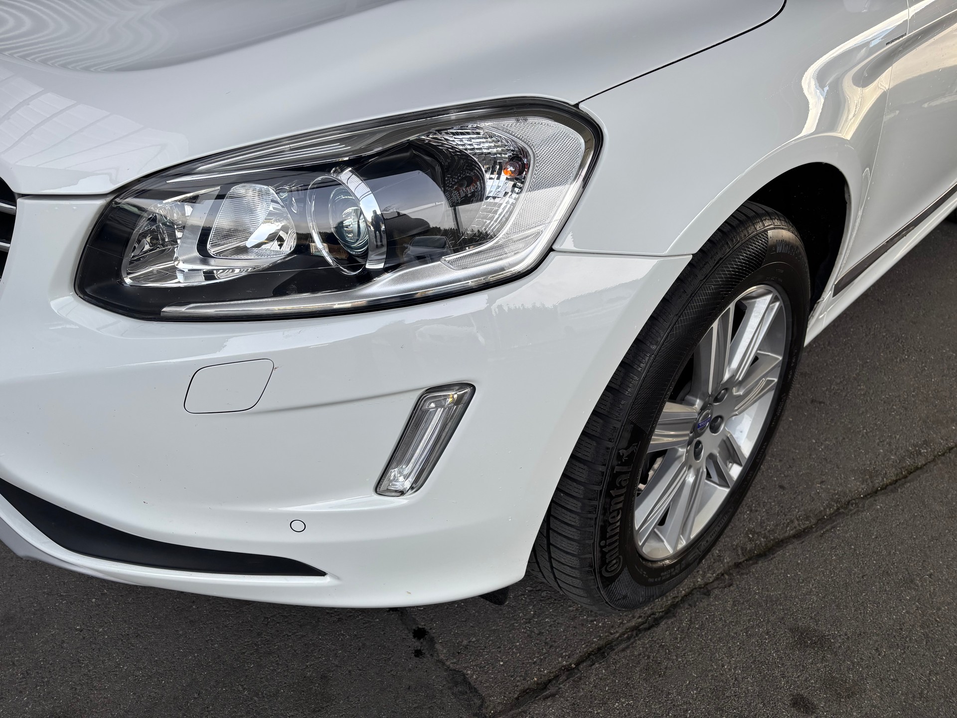 VOLVO XC60 D5 AWD Summum Geartronic Polestare-image-4