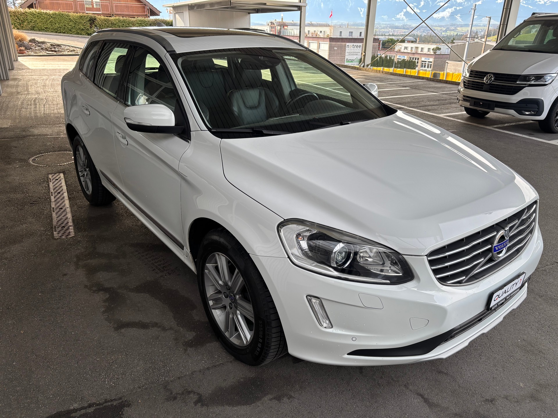 VOLVO XC60 D5 AWD Summum Geartronic Polestare-image-1