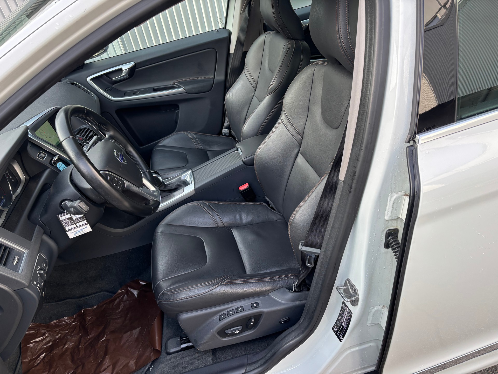 VOLVO XC60 D5 AWD Summum Geartronic Polestare-image-6
