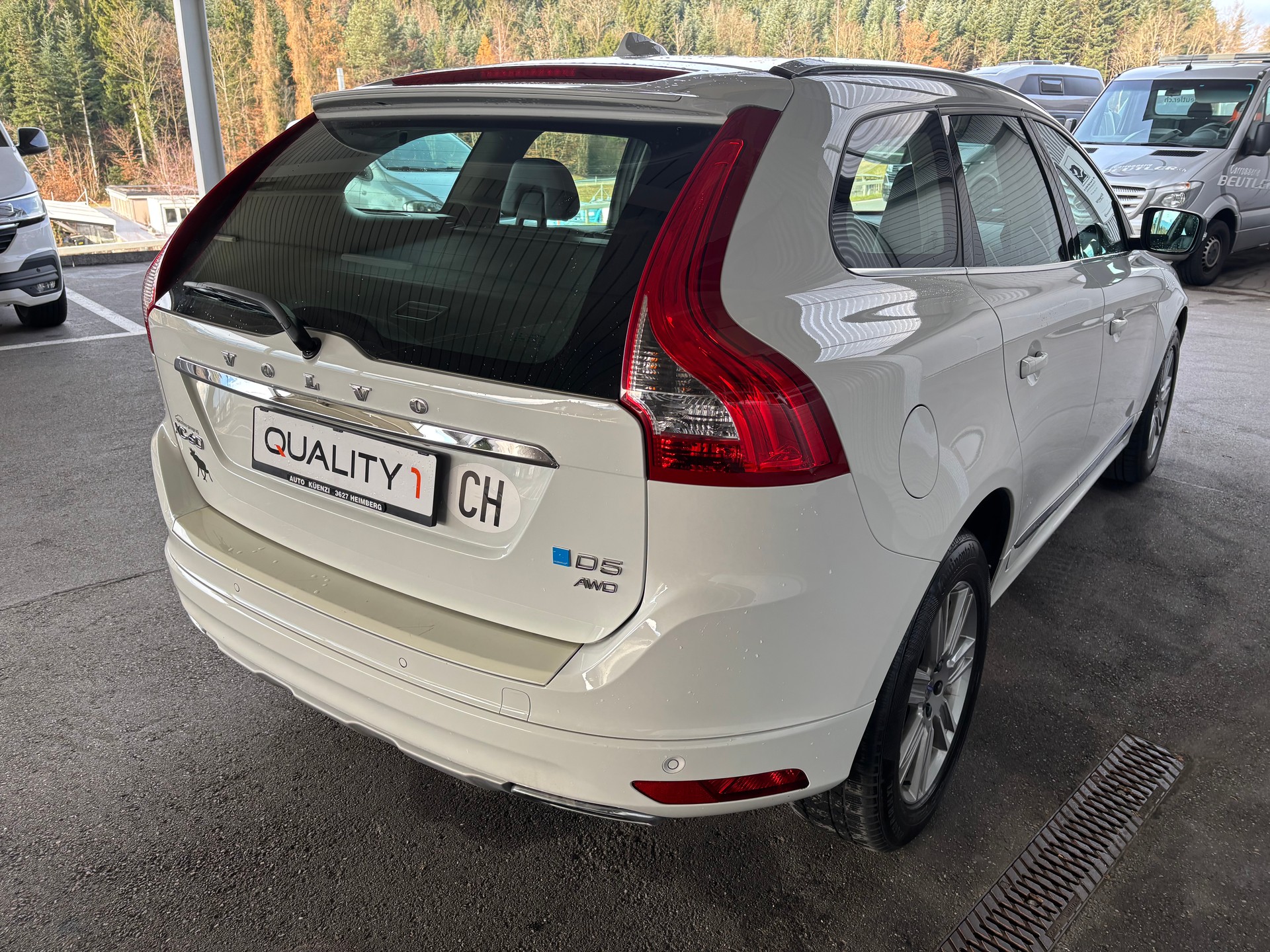 VOLVO XC60 D5 AWD Summum Geartronic Polestare-image-3