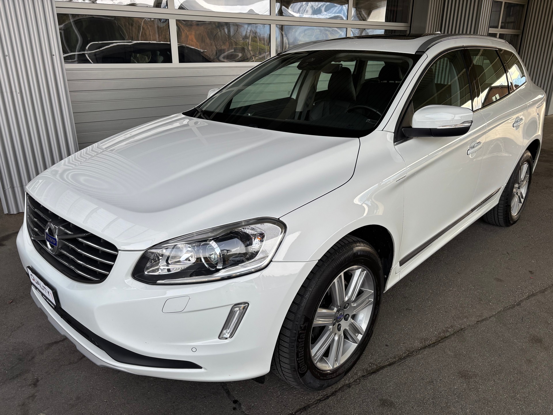 VOLVO XC60 D5 AWD Summum Geartronic Polestare-image-0