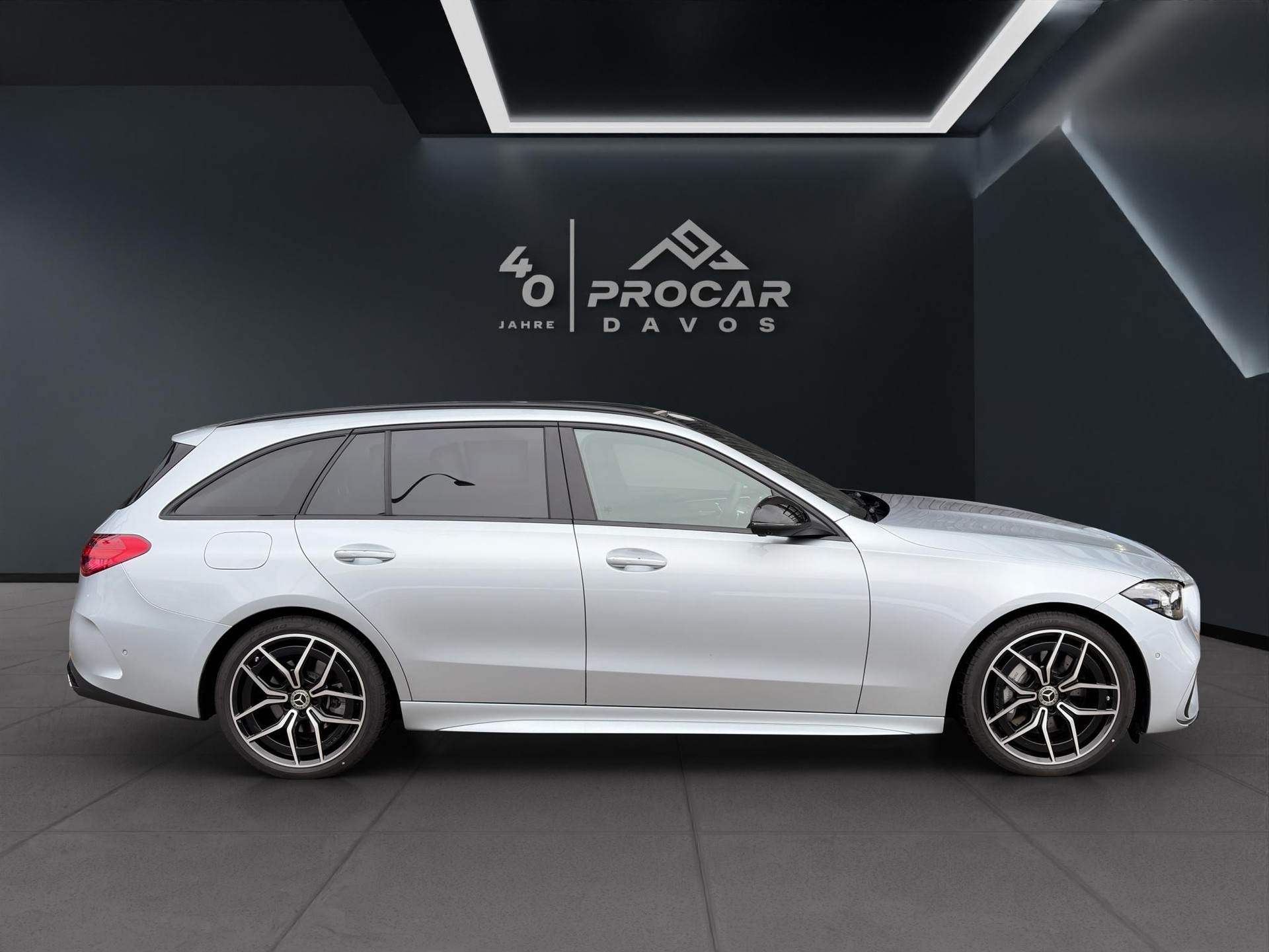 MERCEDES-BENZ C 220 d AMG Line 4matic Kombi-image-1