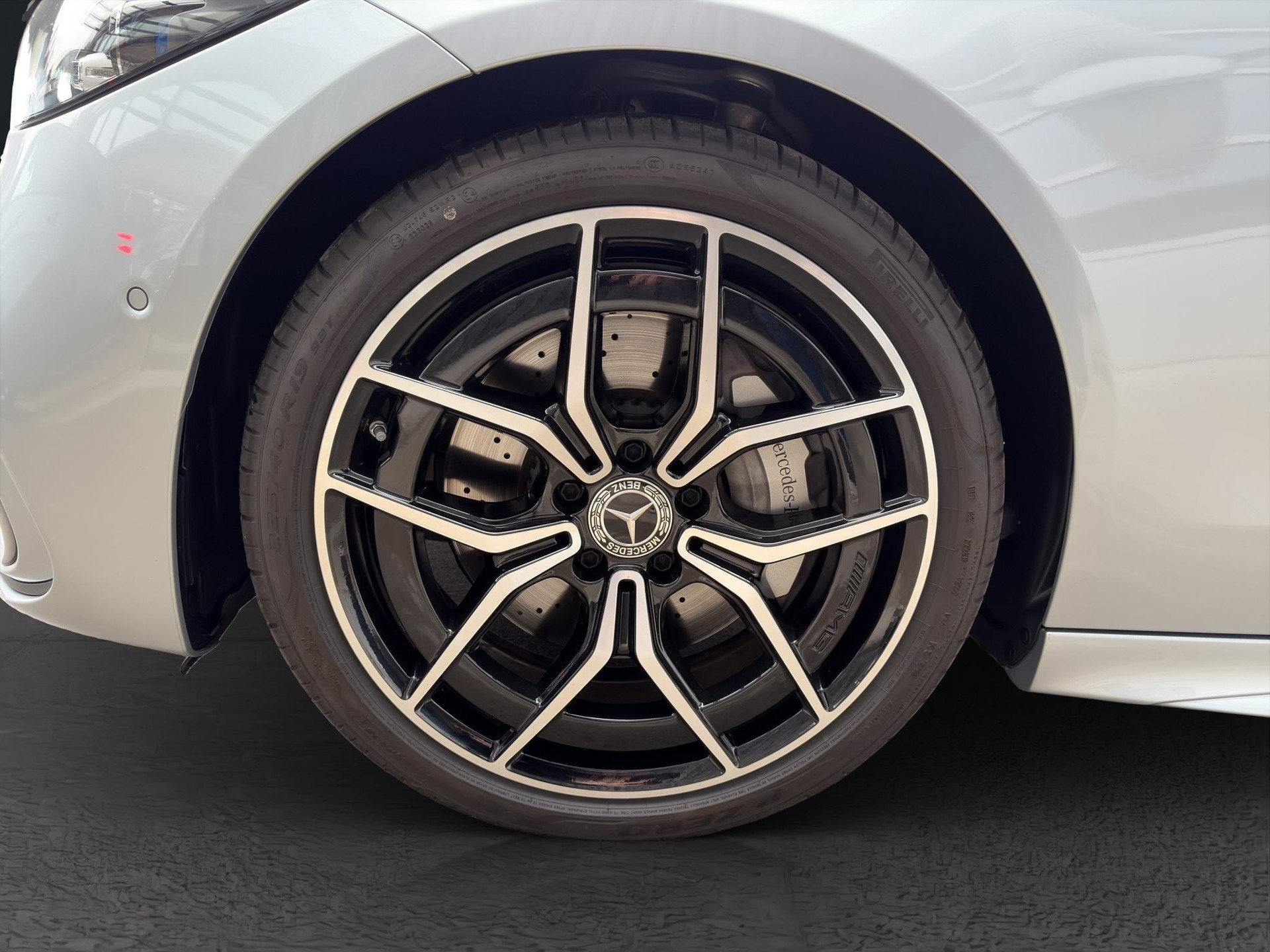 MERCEDES-BENZ C 220 d AMG Line 4matic Kombi-image-6