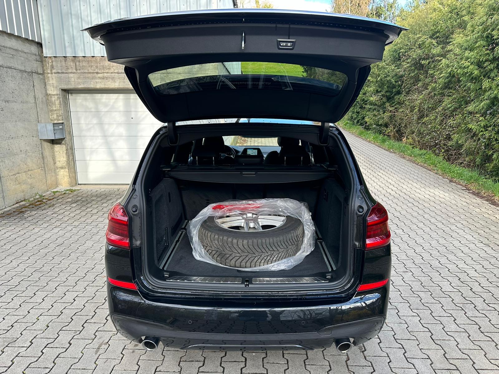 BMW X3 xDrive 20d Individual M Sport Steptronic-image-11