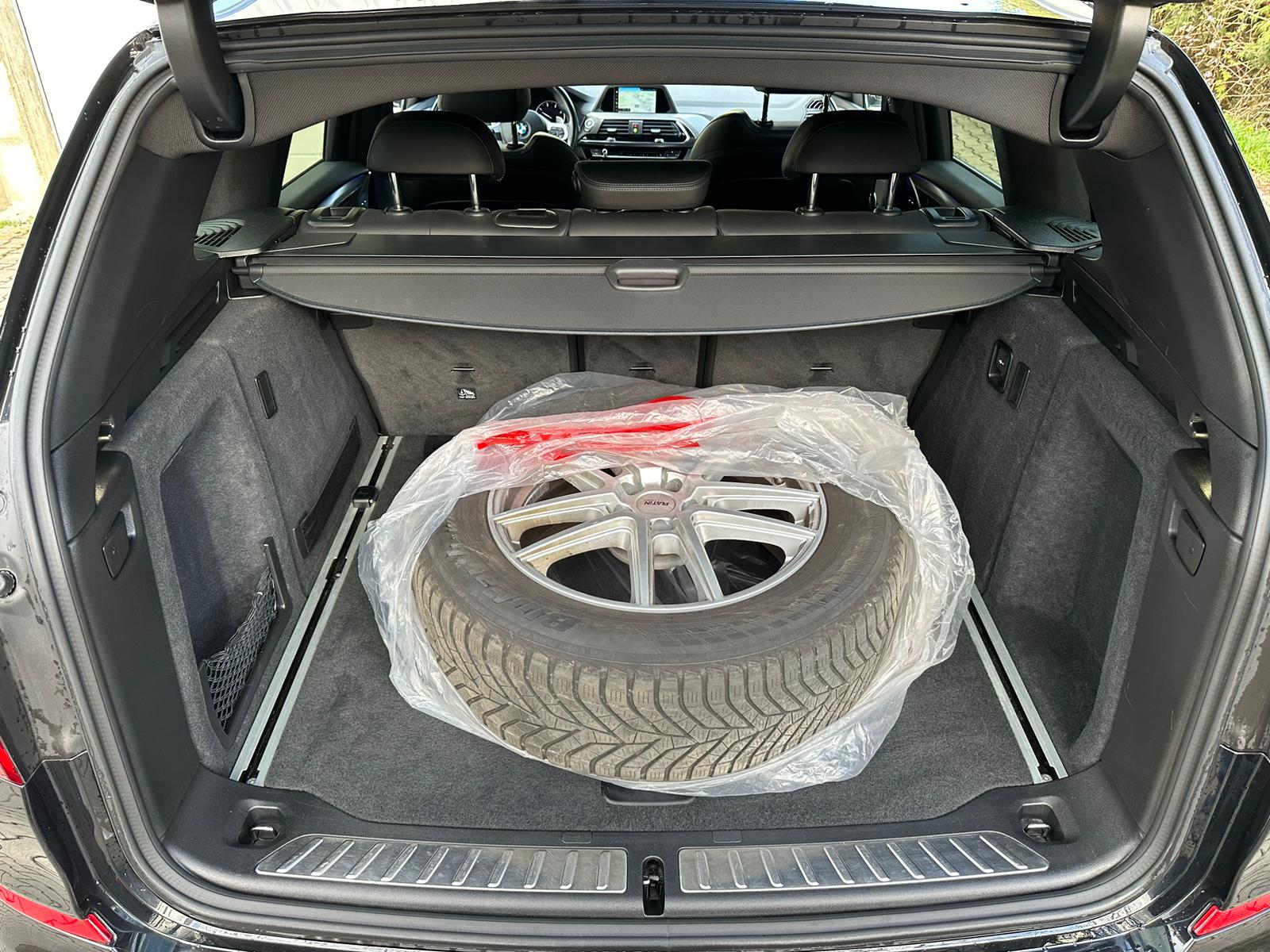 BMW X3 xDrive 20d Individual M Sport Steptronic-image-12