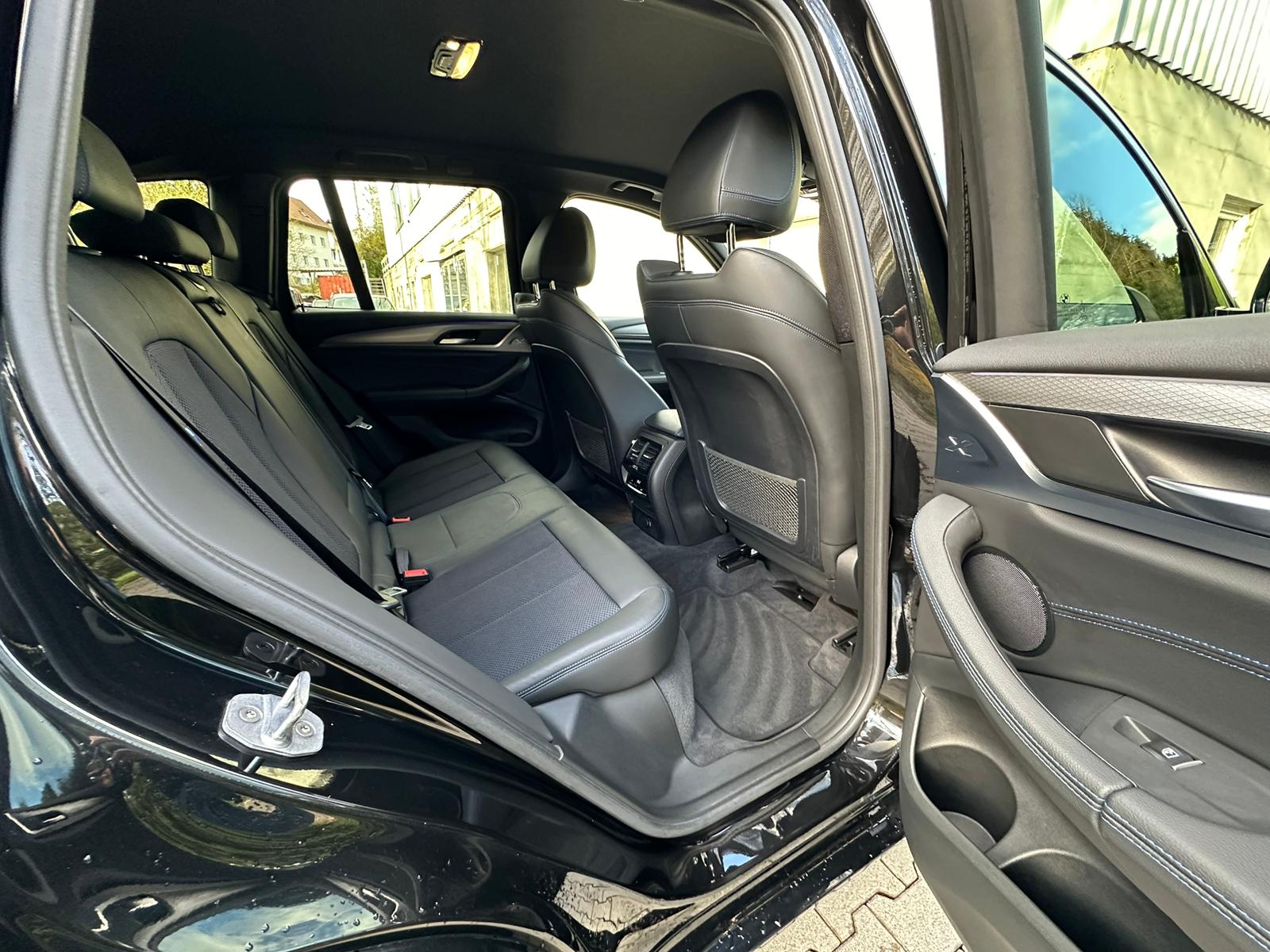 BMW X3 xDrive 20d Individual M Sport Steptronic-image-13
