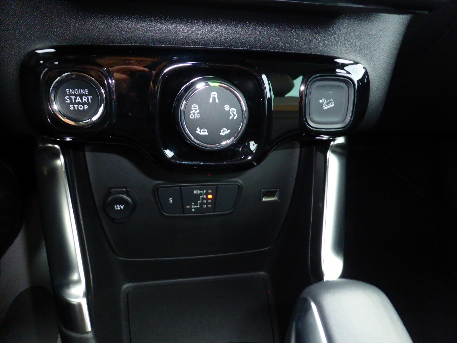 CITROEN C3 Aircross 1.2i PureTech Max EAT6-image-9
