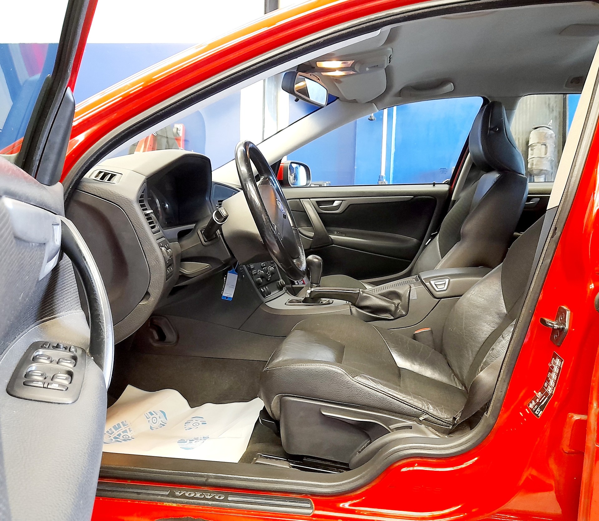 VOLVO V70 2.4 Kinetic-image-5