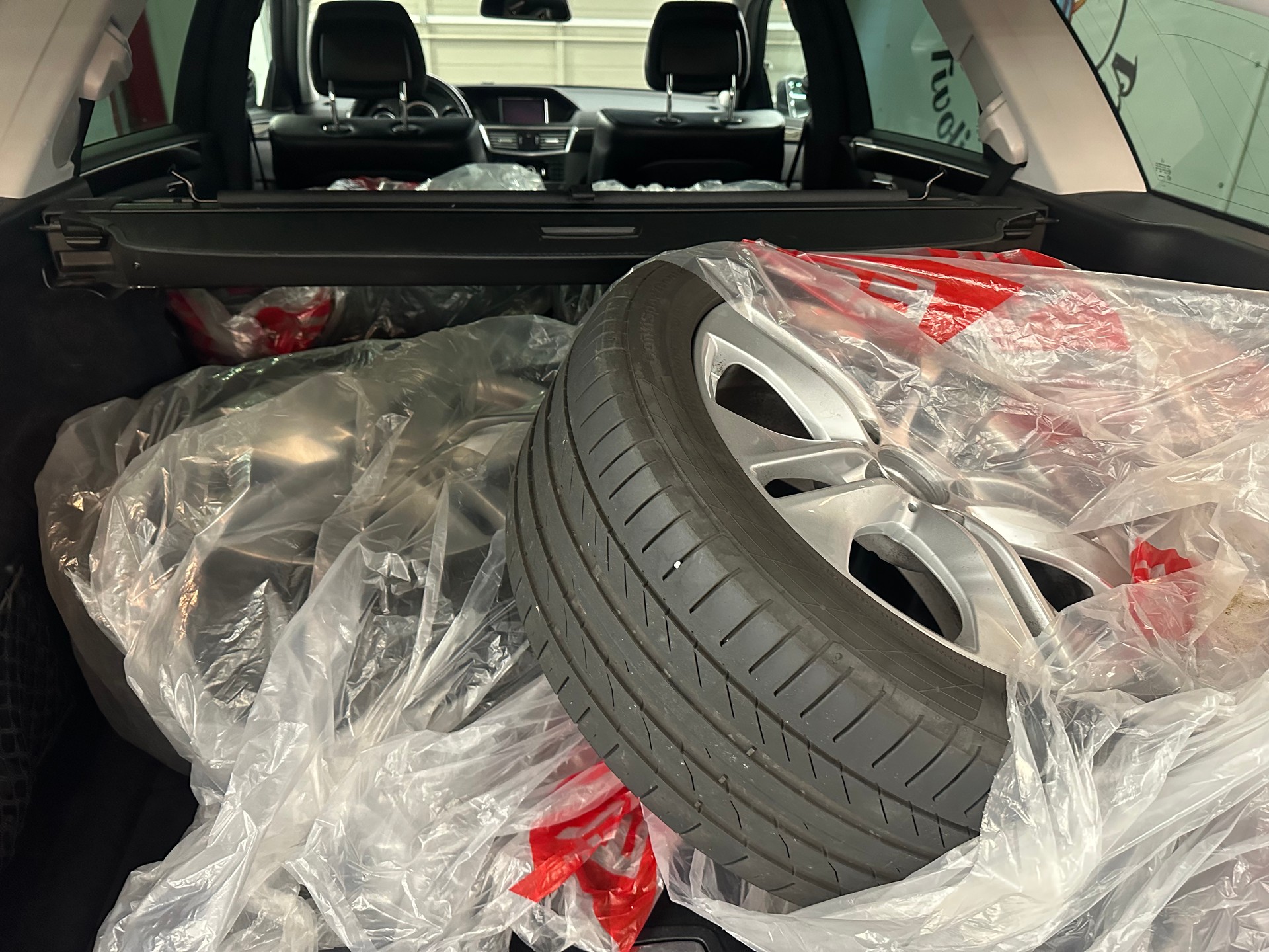 MERCEDES-BENZ E 250 CDI BlueEff. Avantgarde 4Matic 7G-Tronic-image-8